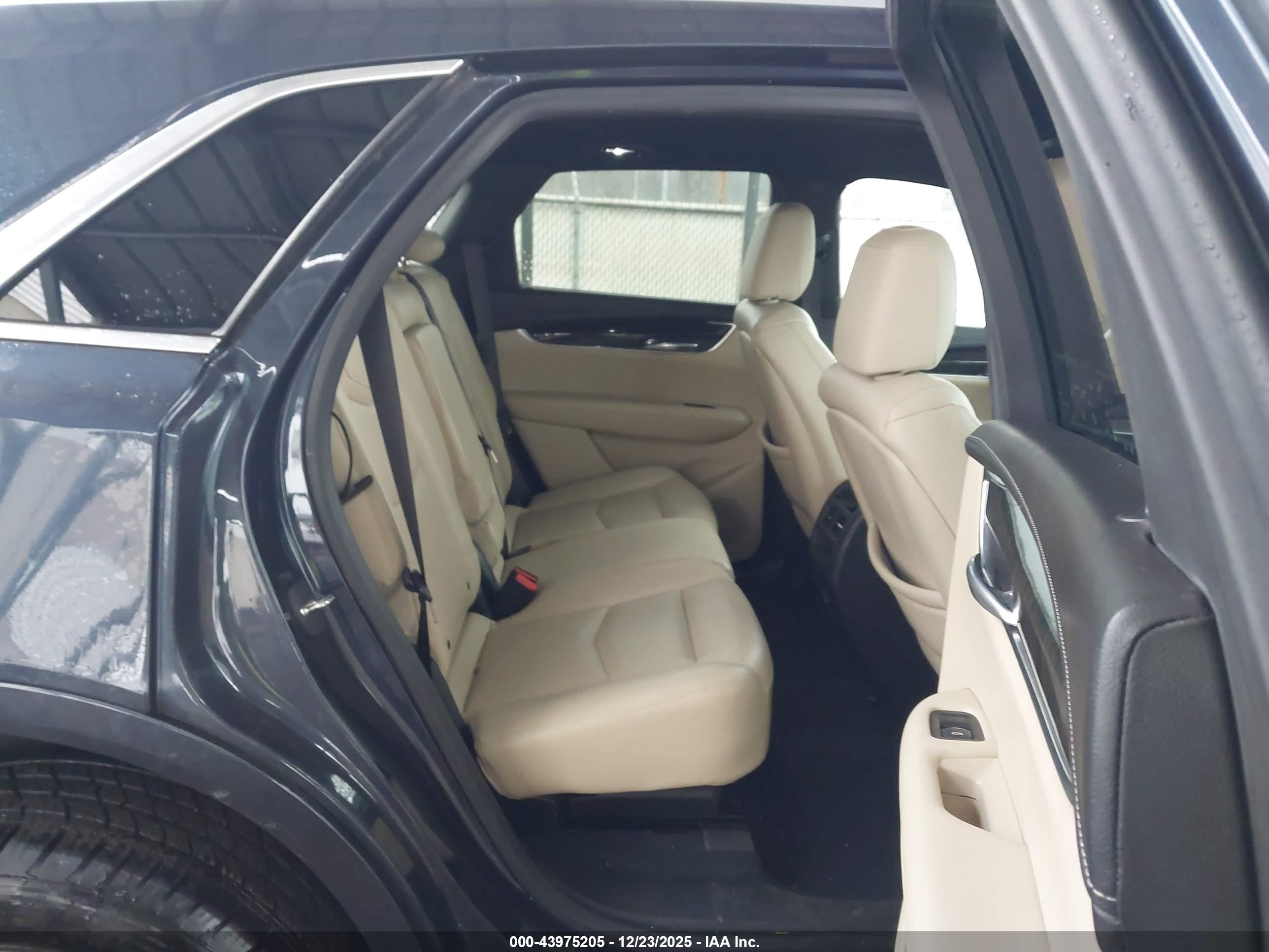 CADILLAC XT5 image 8