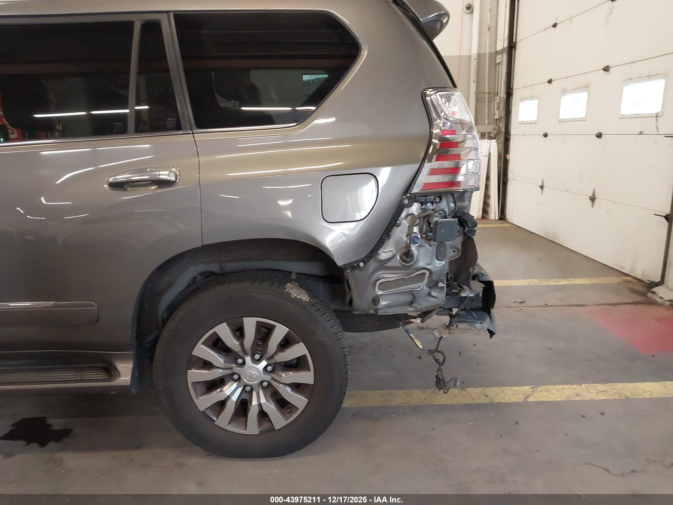 LEXUS GX image 6