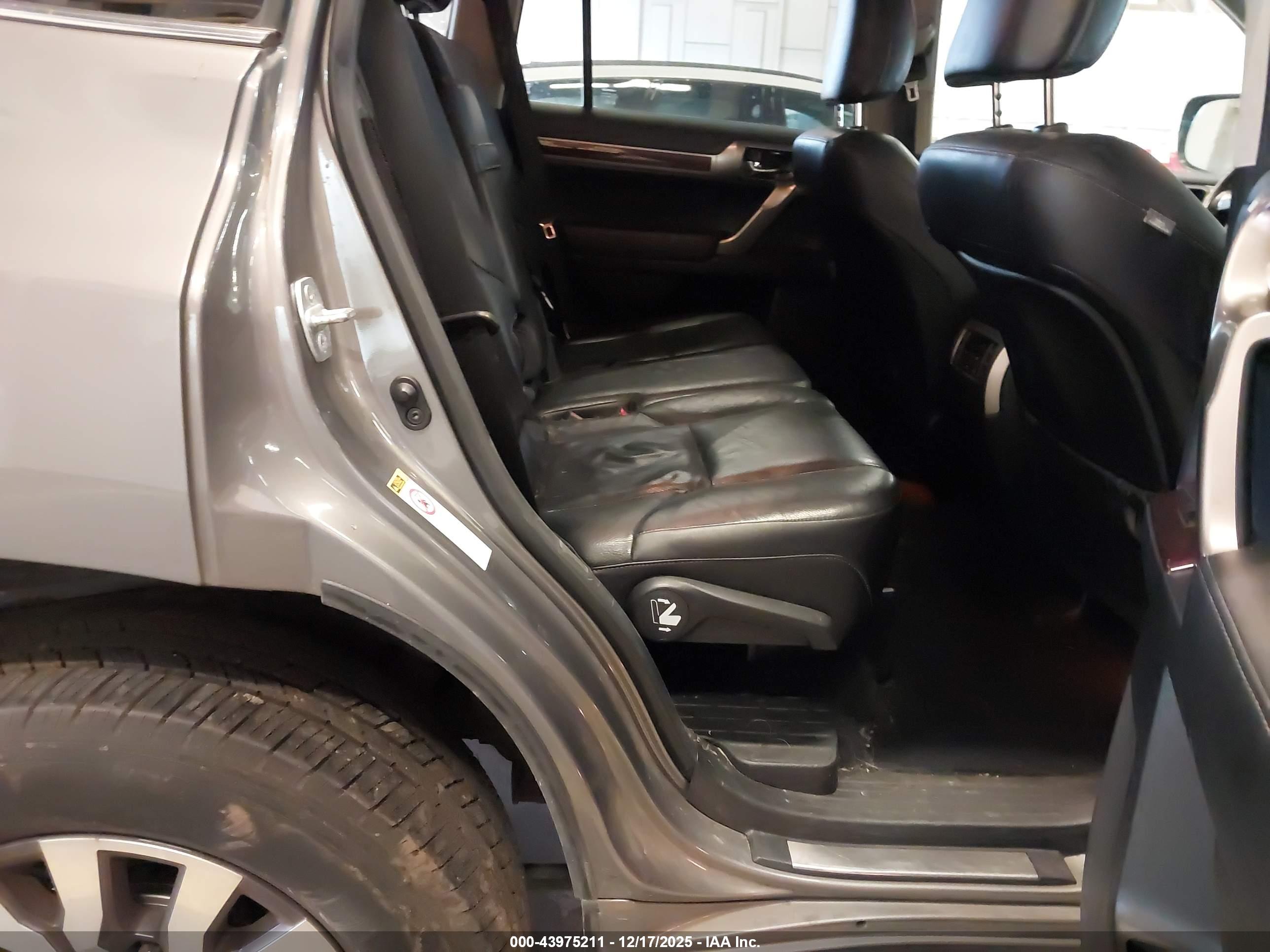 LEXUS GX image 8