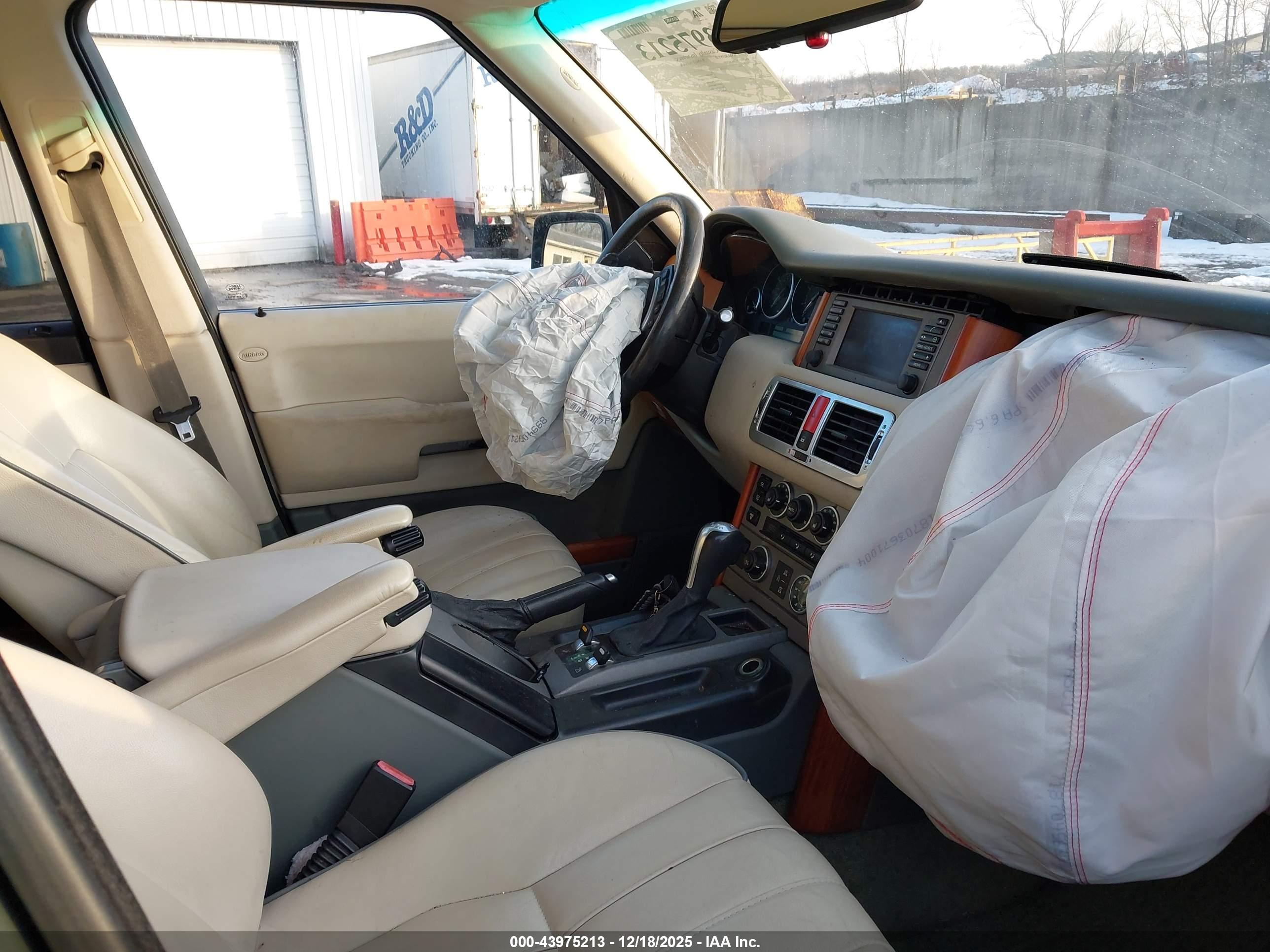 LAND ROVER image 5
