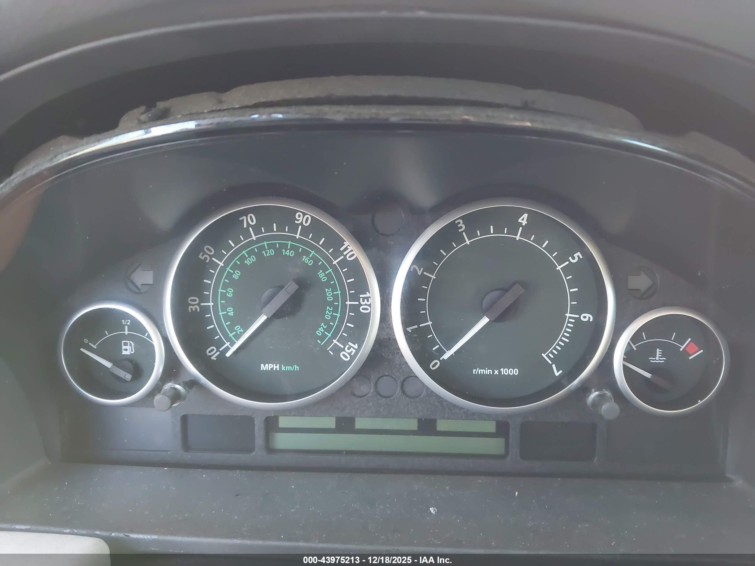 LAND ROVER image 7
