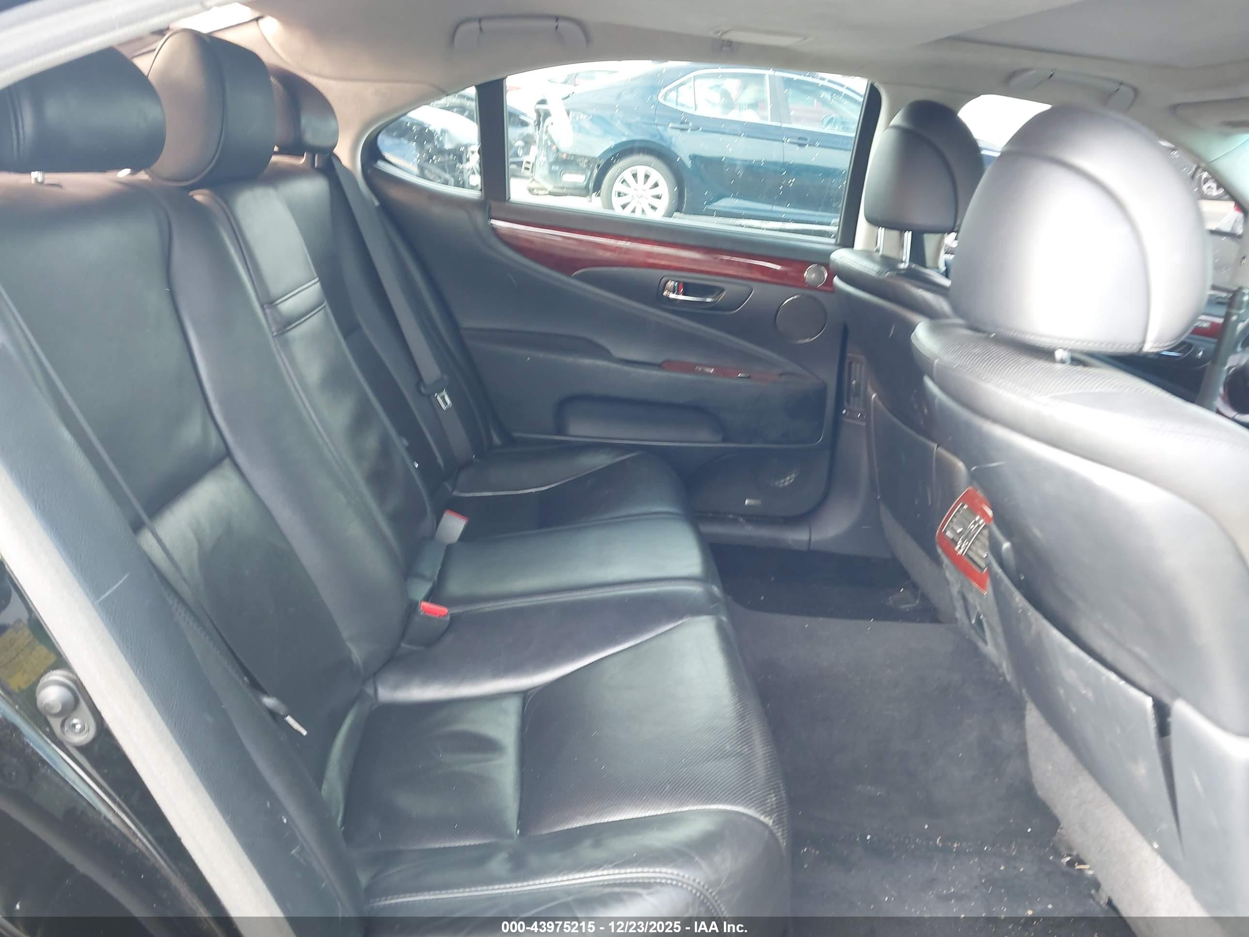 LEXUS LS image 8