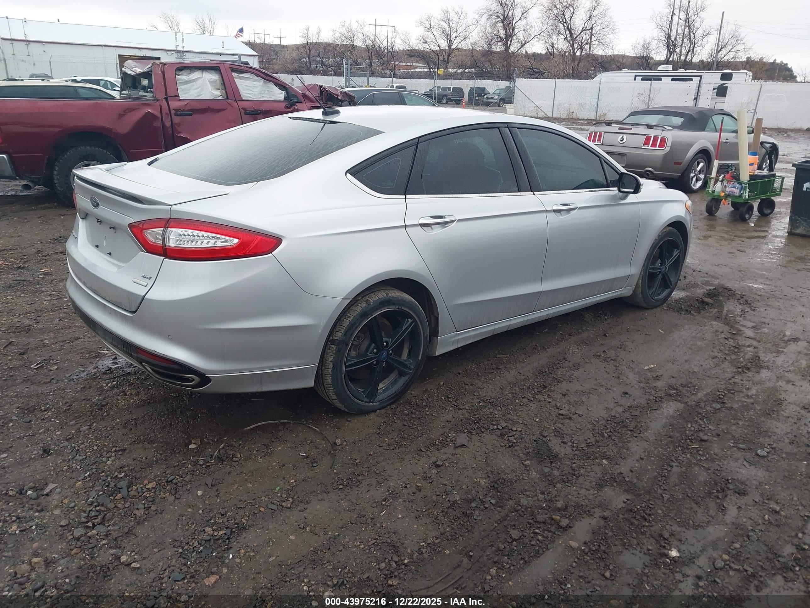 FORD FUSION image 4