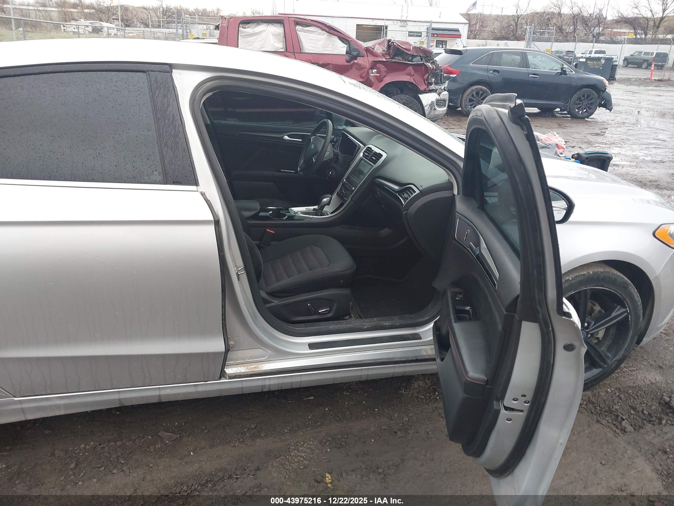 FORD FUSION image 5