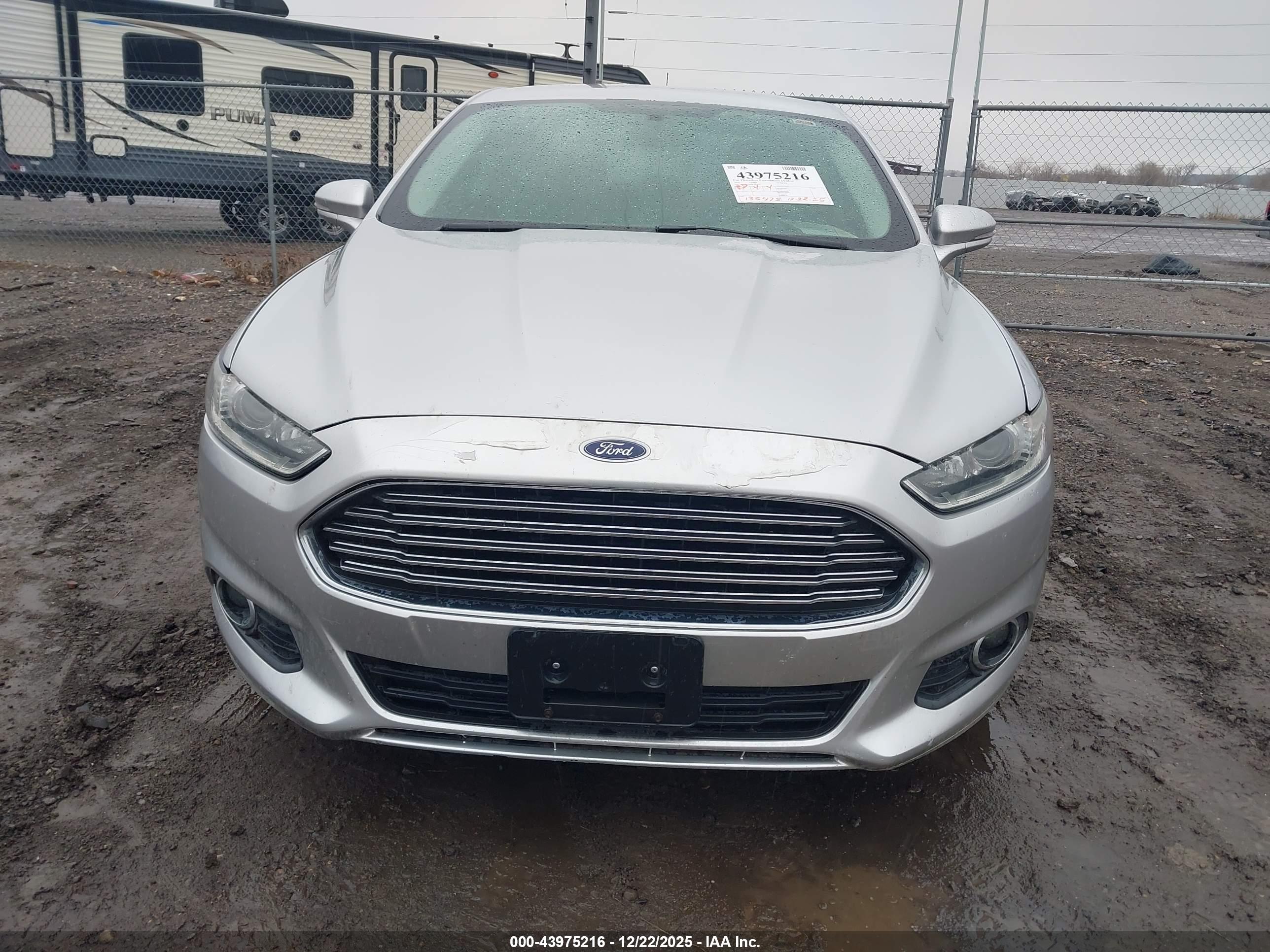 FORD FUSION image 6