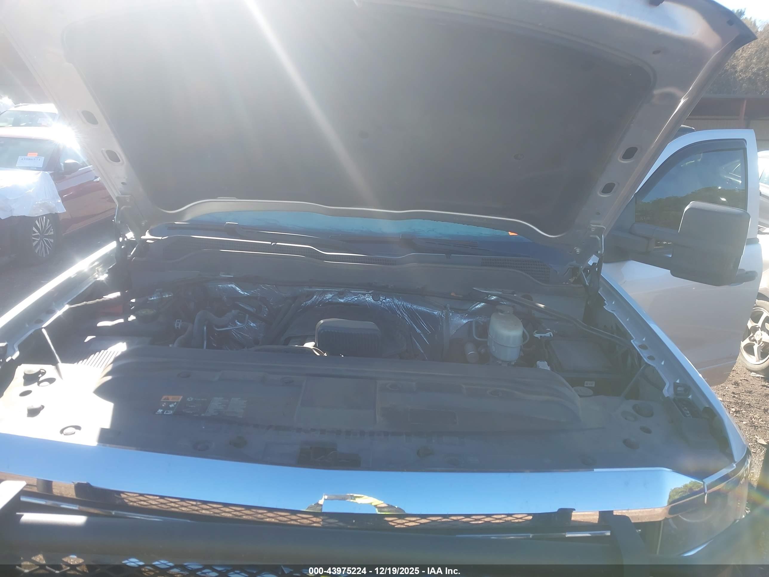 CHEVROLET SILVERADO image 10