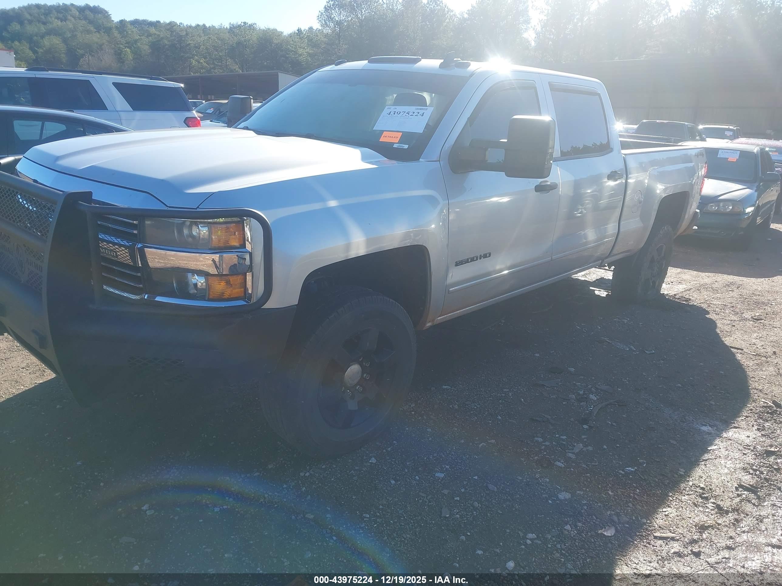 CHEVROLET SILVERADO image 2