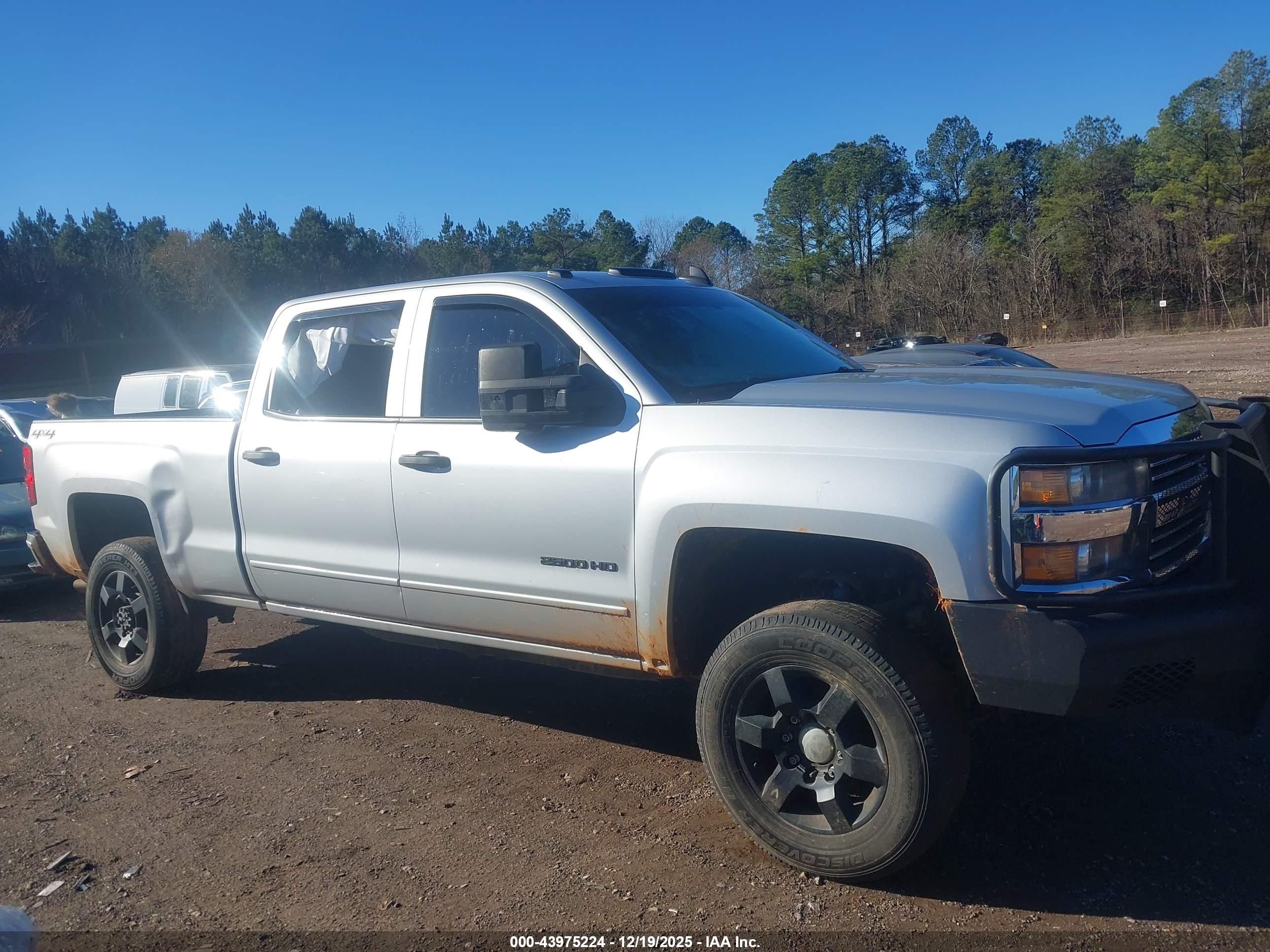 CHEVROLET SILVERADO image 6