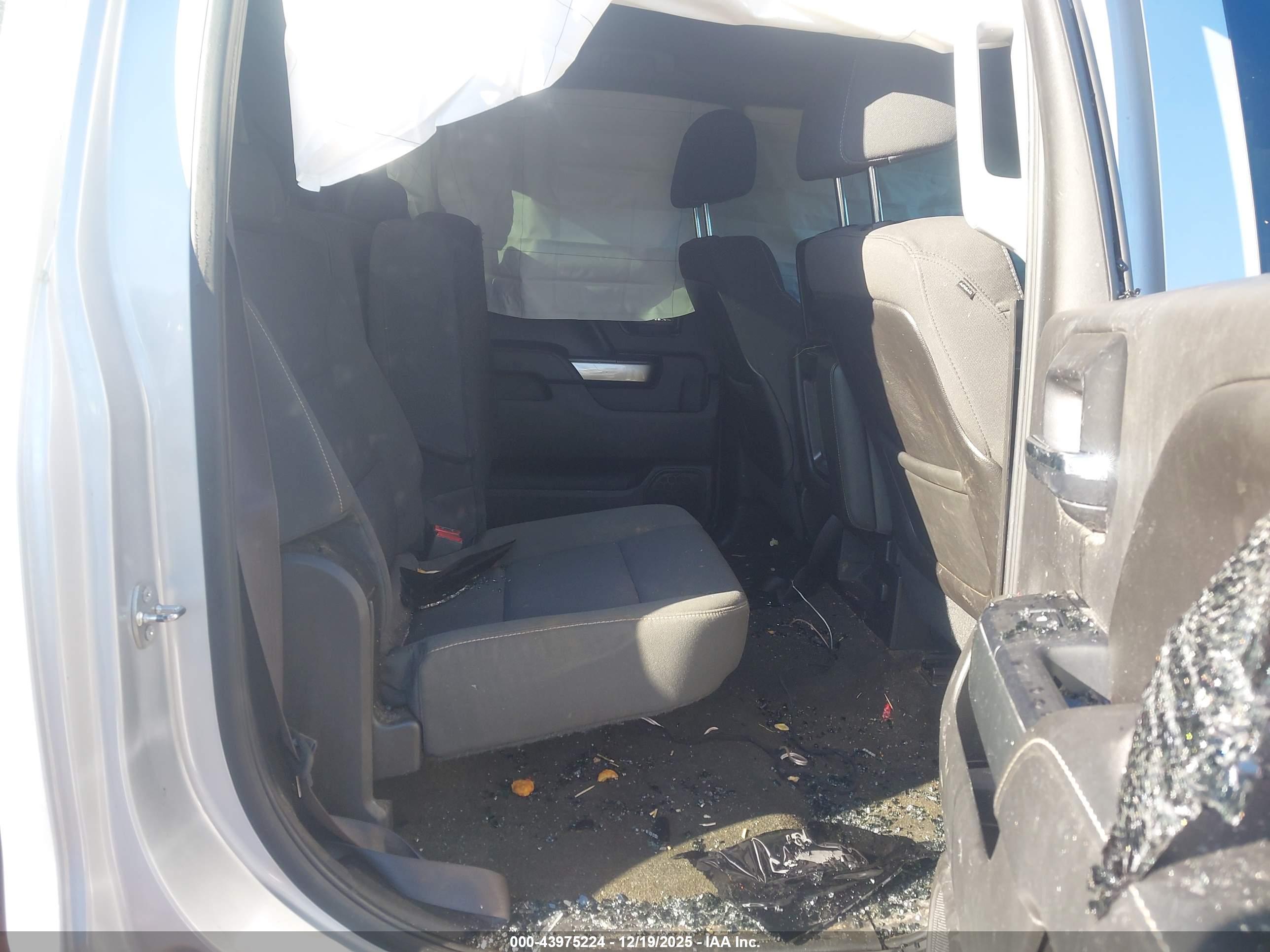 CHEVROLET SILVERADO image 8
