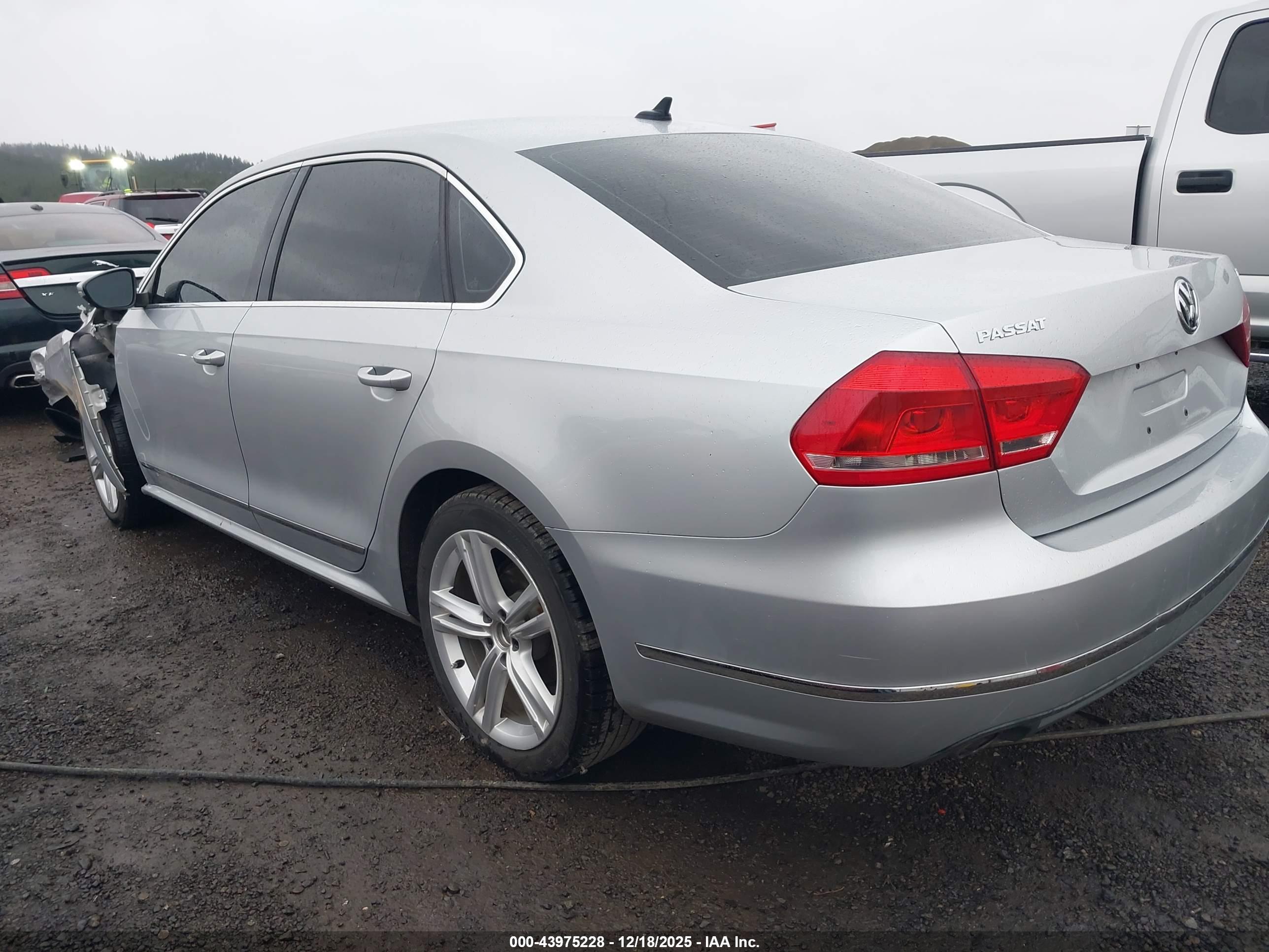 VOLKSWAGEN PASSAT image 3