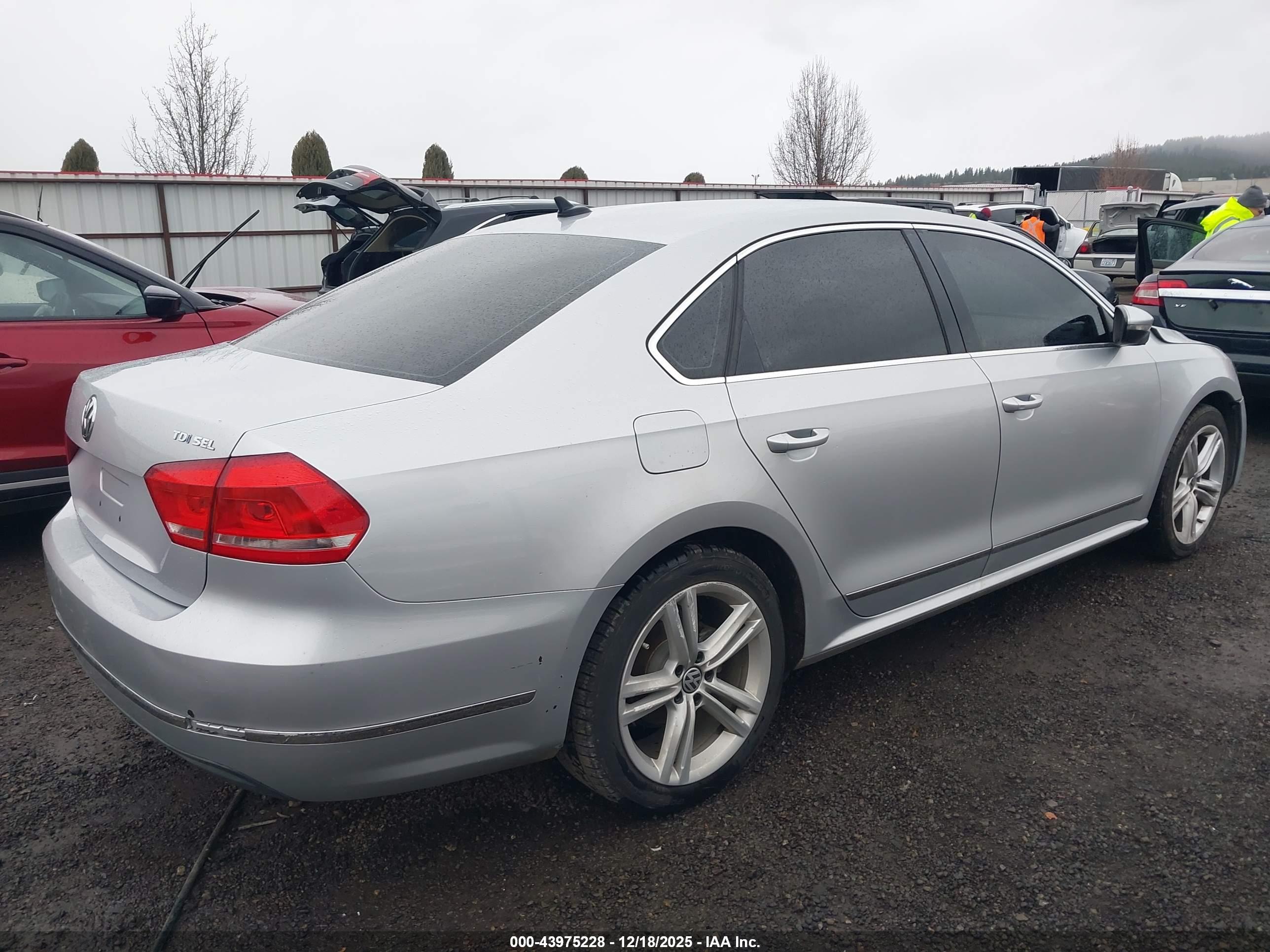 VOLKSWAGEN PASSAT image 4