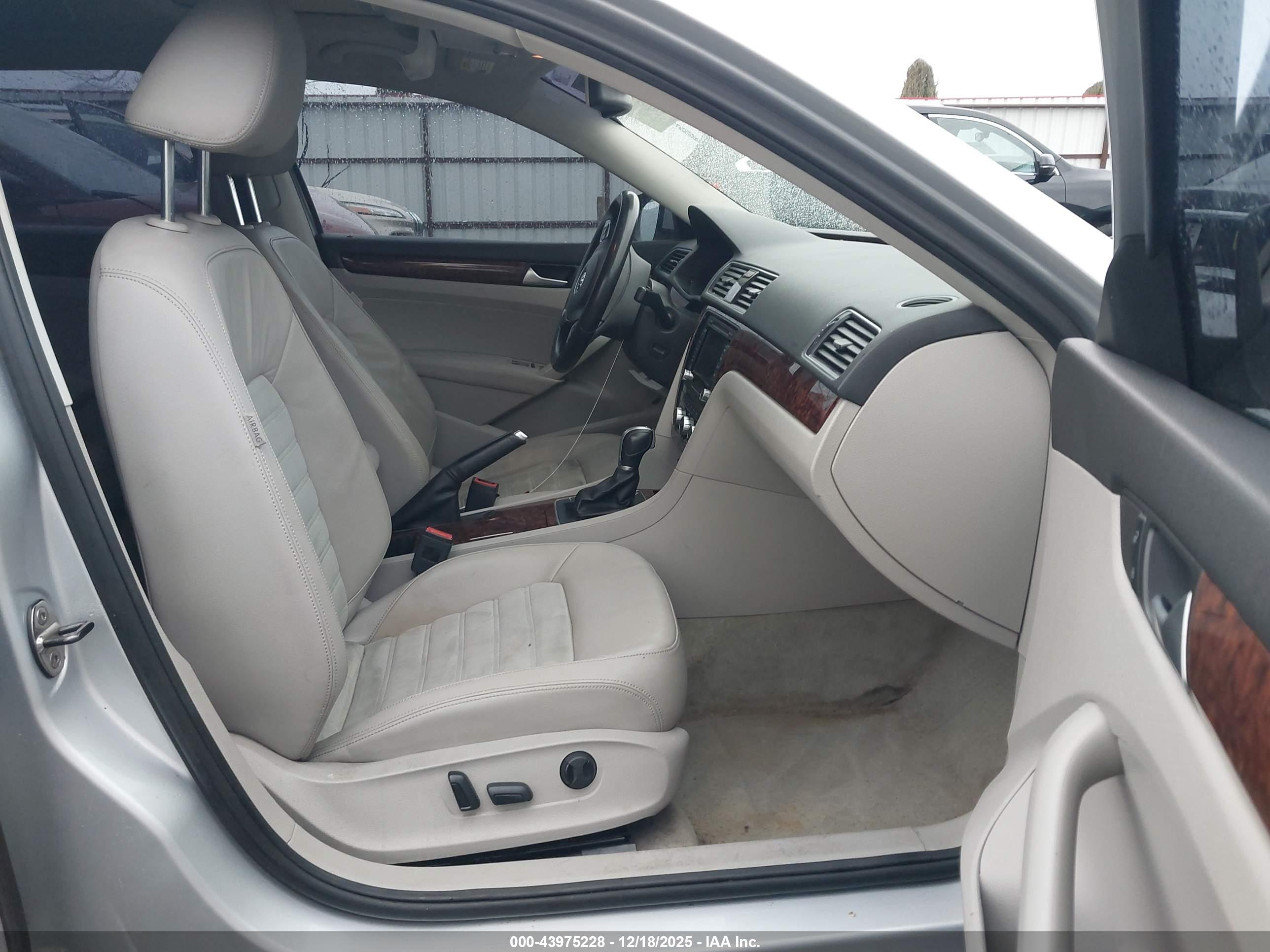 VOLKSWAGEN PASSAT image 5