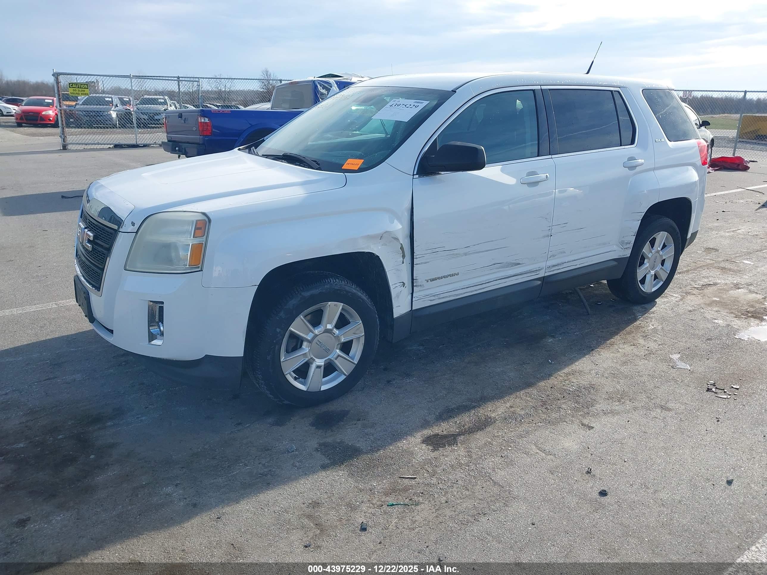 GMC TERRAIN image 2