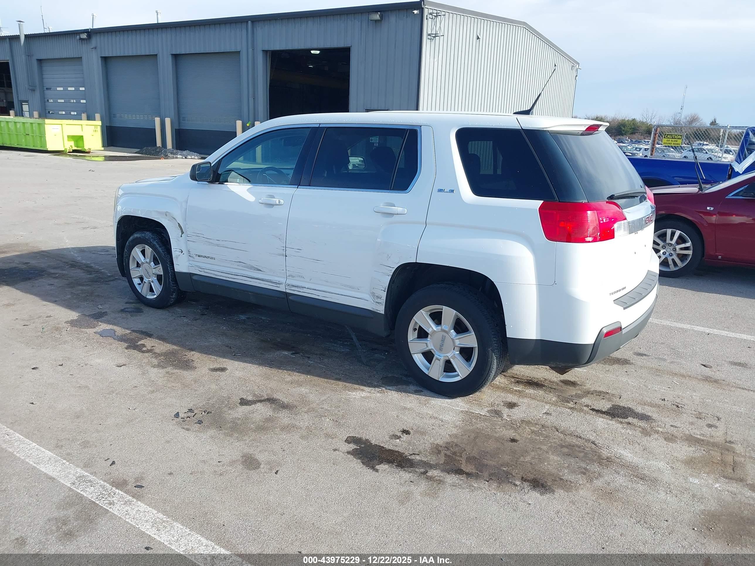 GMC TERRAIN image 3