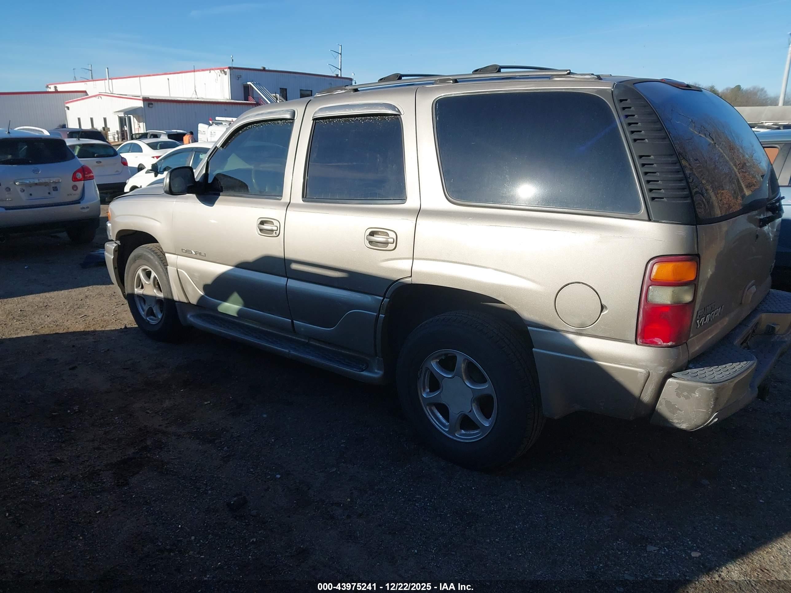 GMC YUKON image 3