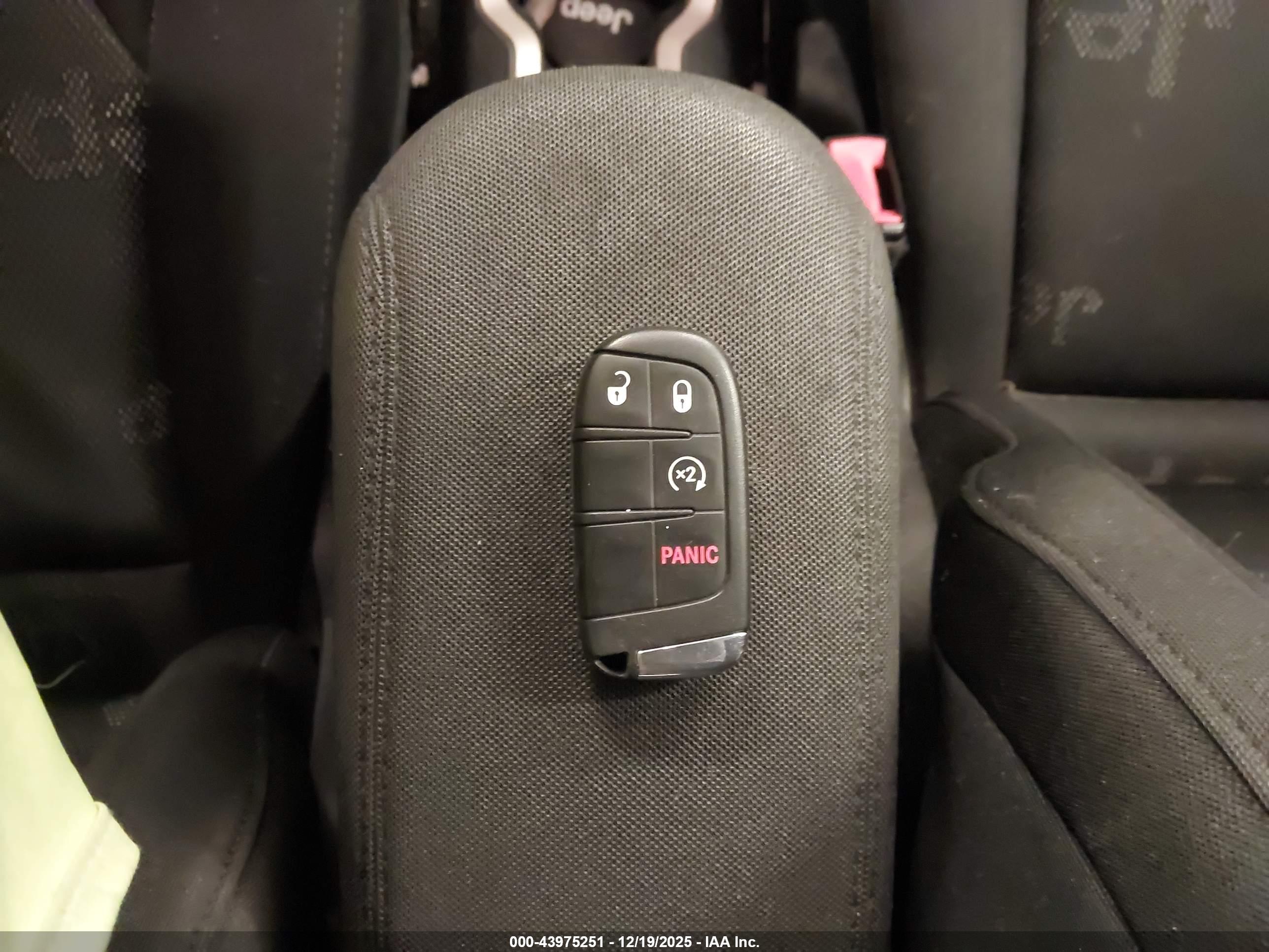 JEEP RENEGADE image 11