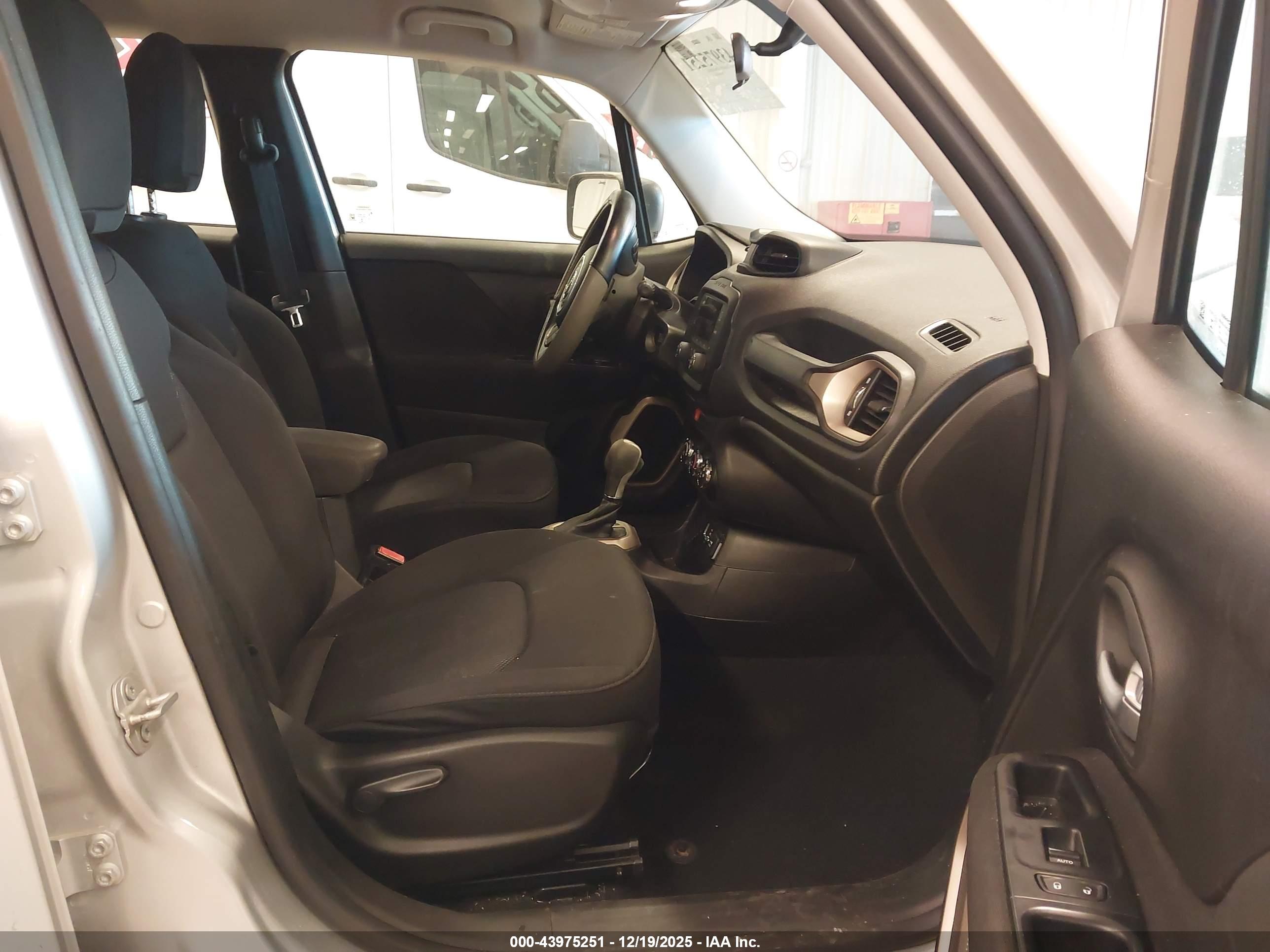 JEEP RENEGADE image 5