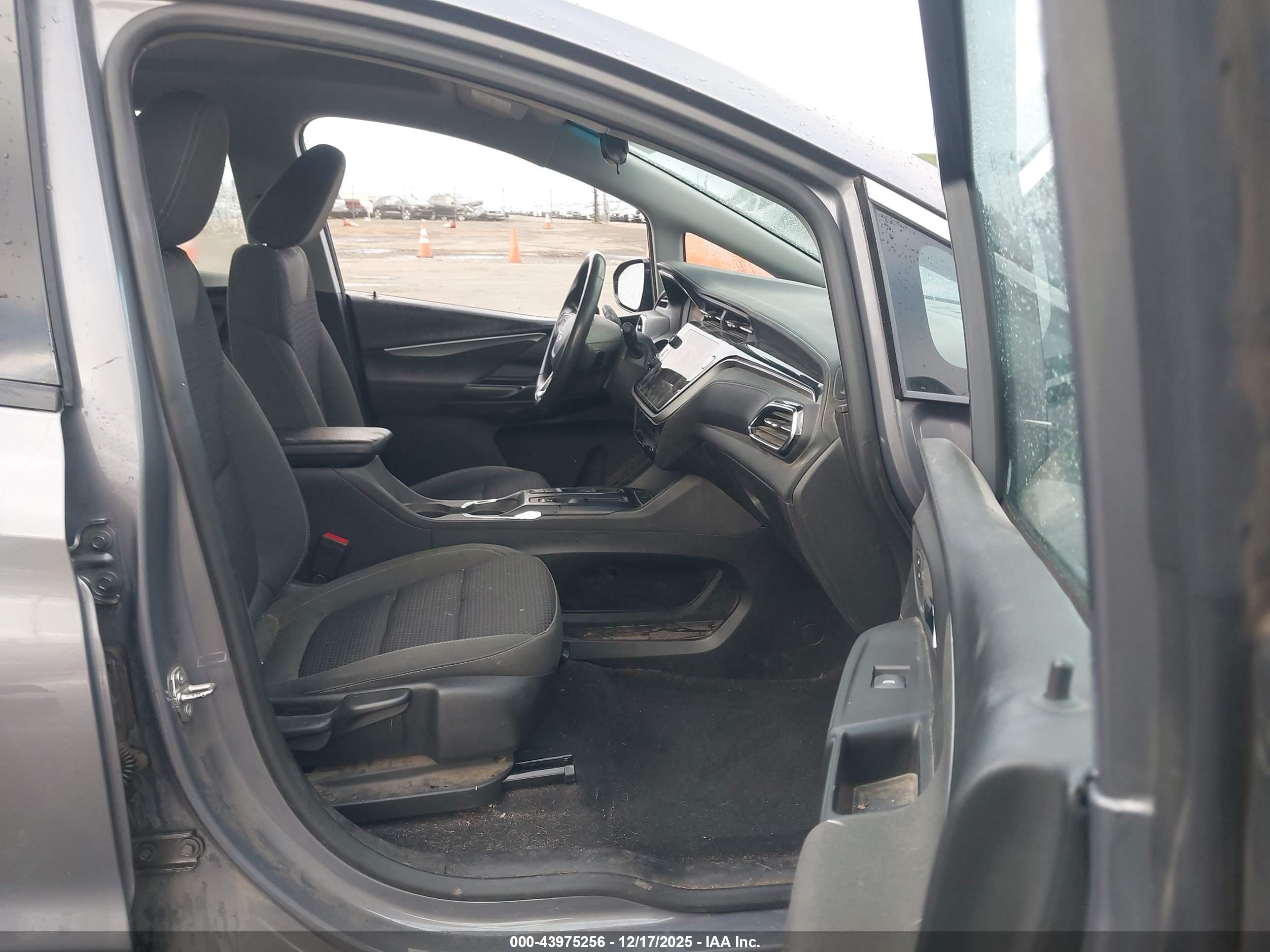 CHEVROLET BOLT image 5