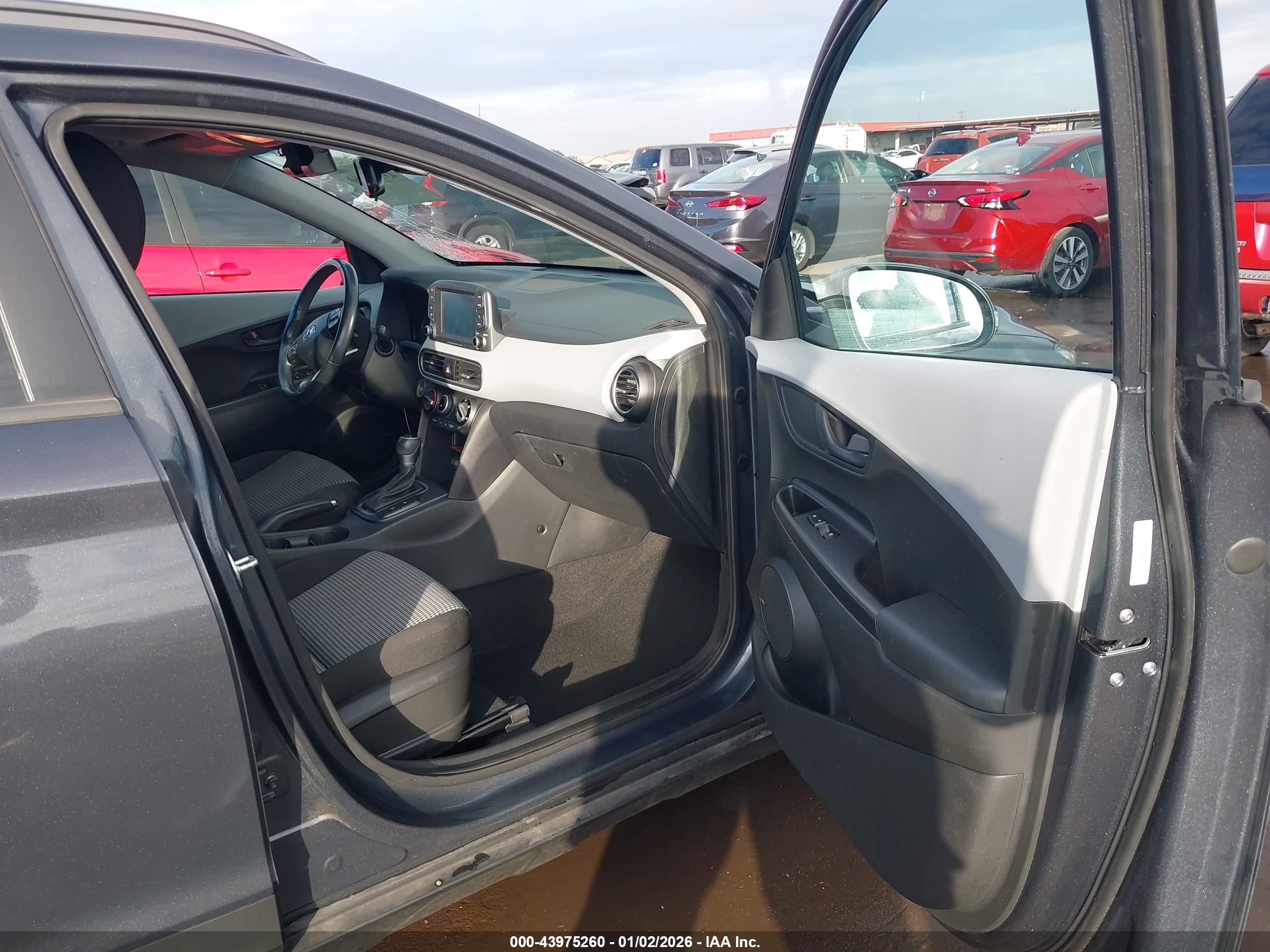 HYUNDAI KONA image 5