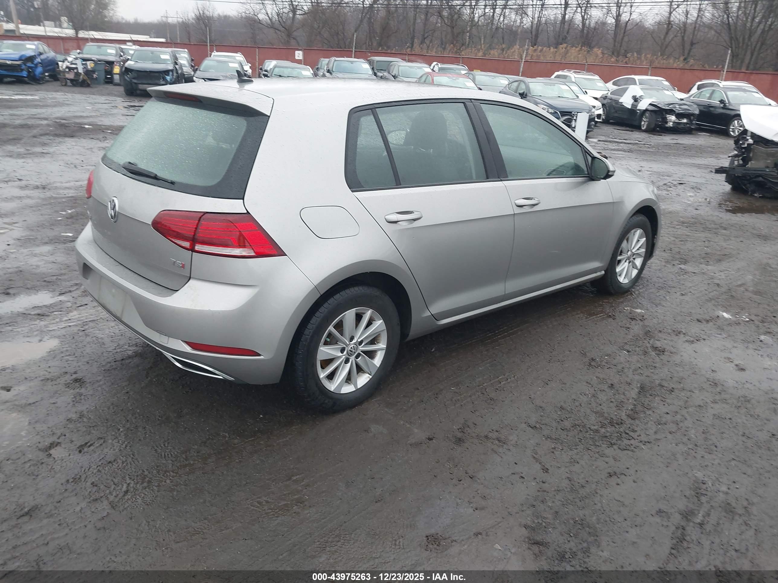 VOLKSWAGEN GOLF image 4