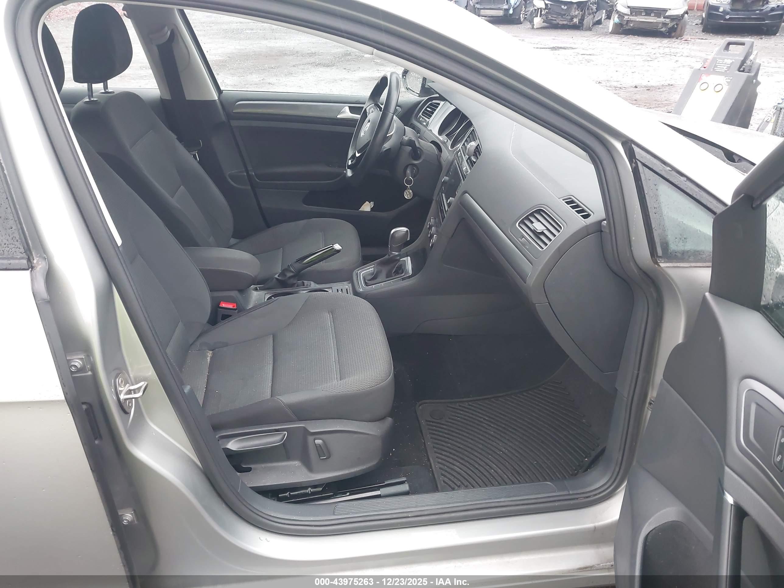 VOLKSWAGEN GOLF image 5