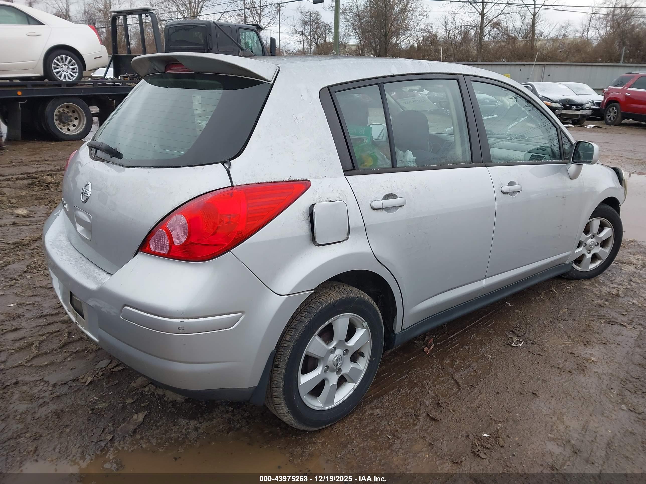NISSAN VERSA image 4