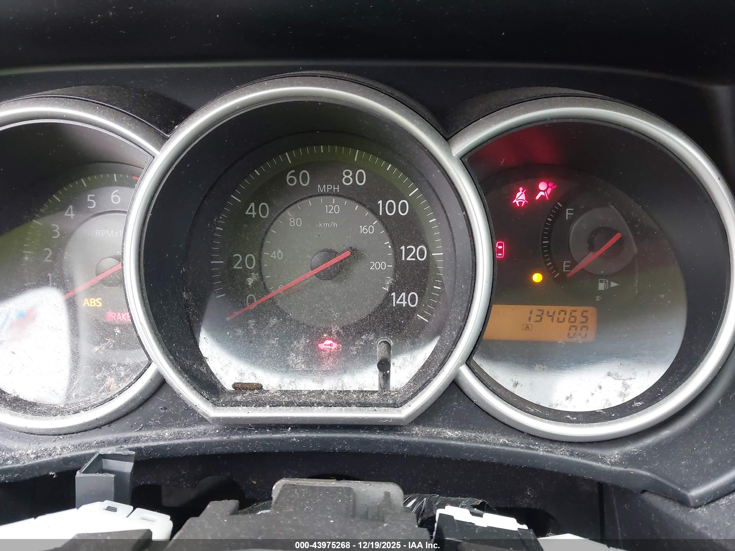 NISSAN VERSA image 7