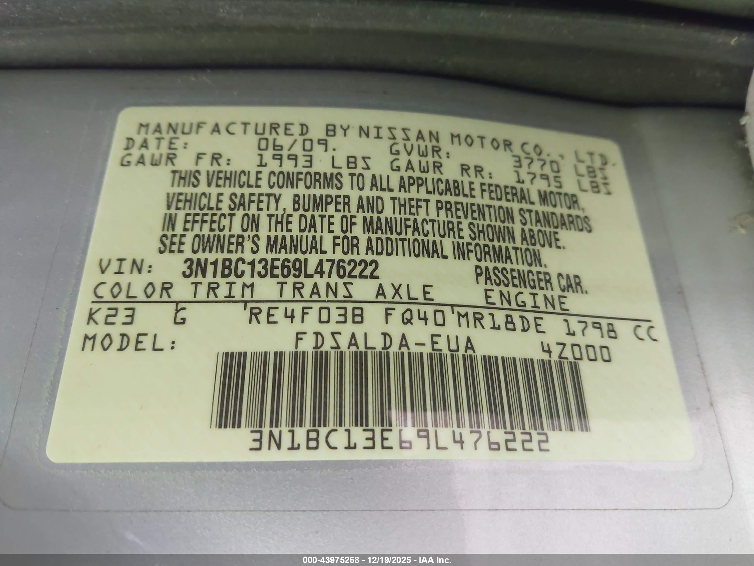 NISSAN VERSA image 9