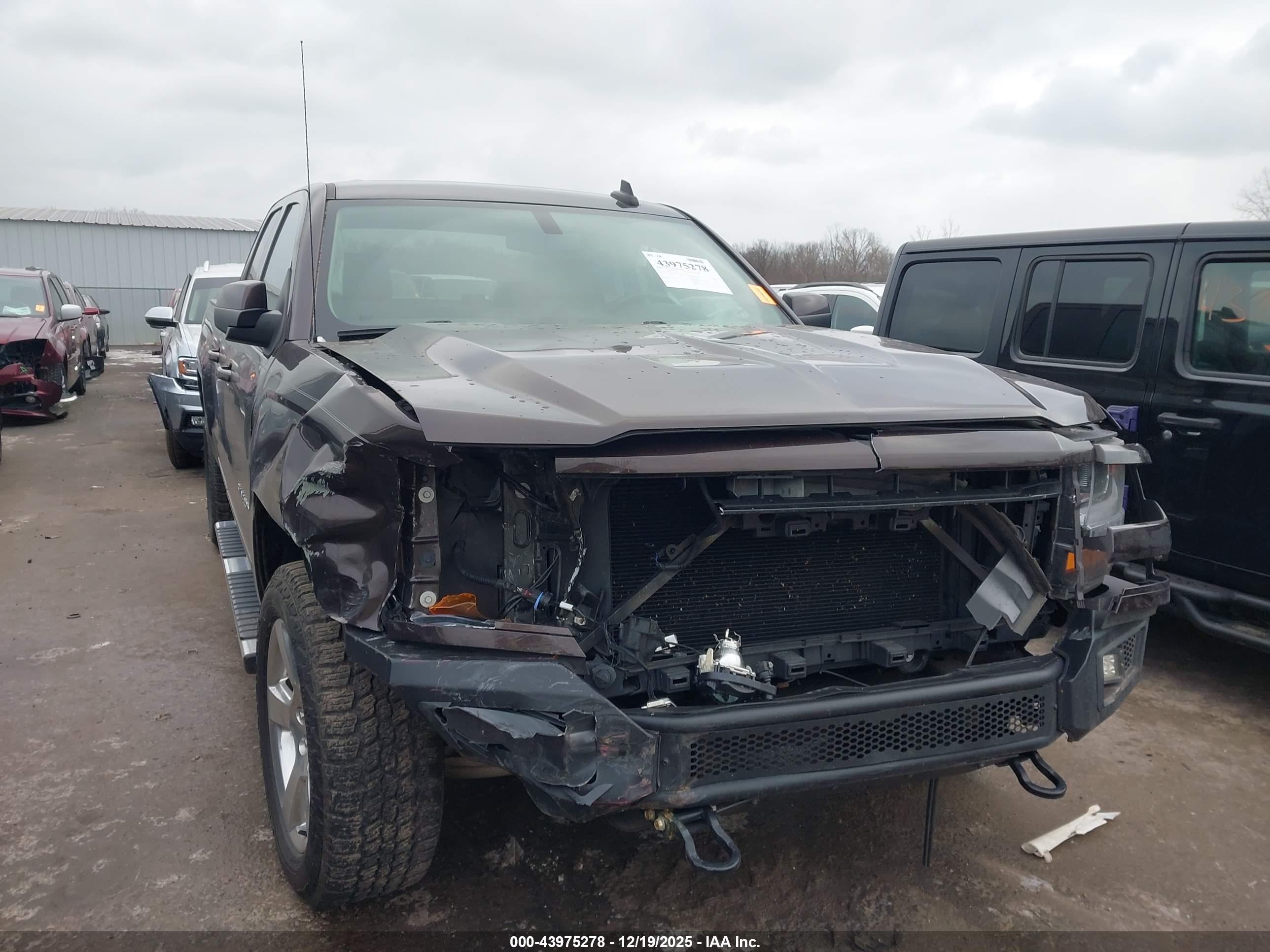 CHEVROLET SILVERADO image 6