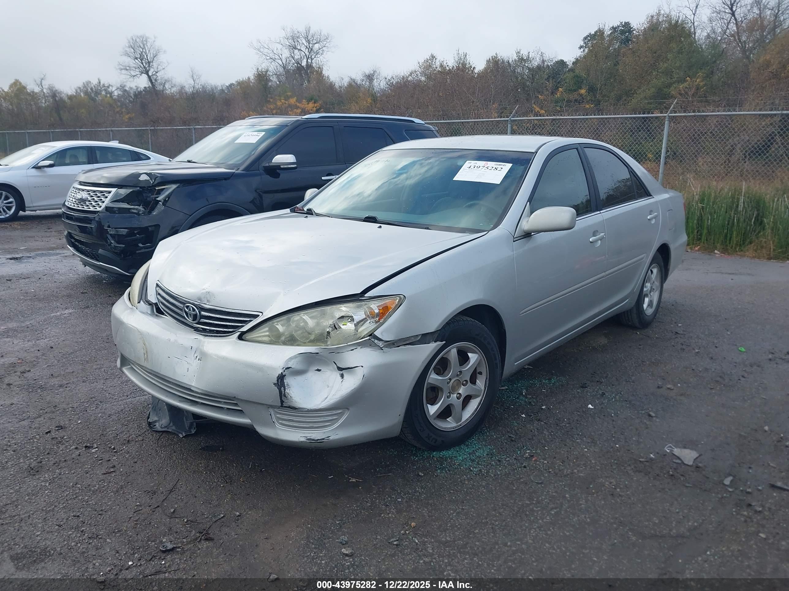 TOYOTA CAMRY image 2