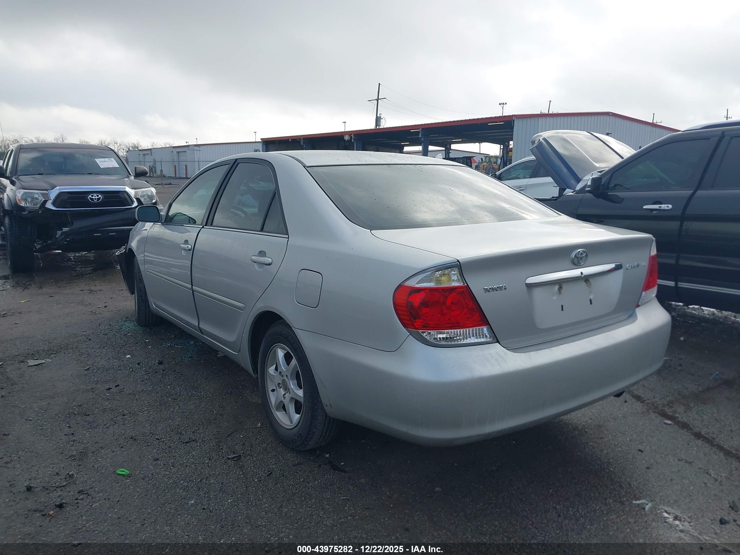 TOYOTA CAMRY image 3