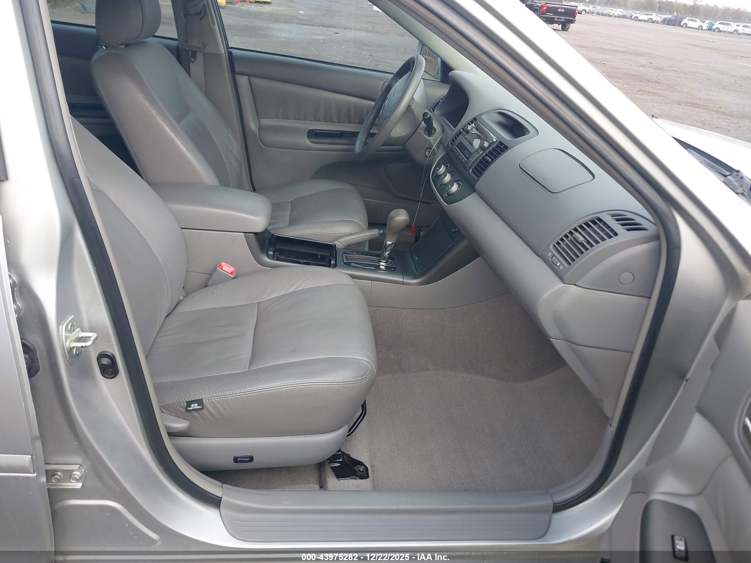 TOYOTA CAMRY image 5