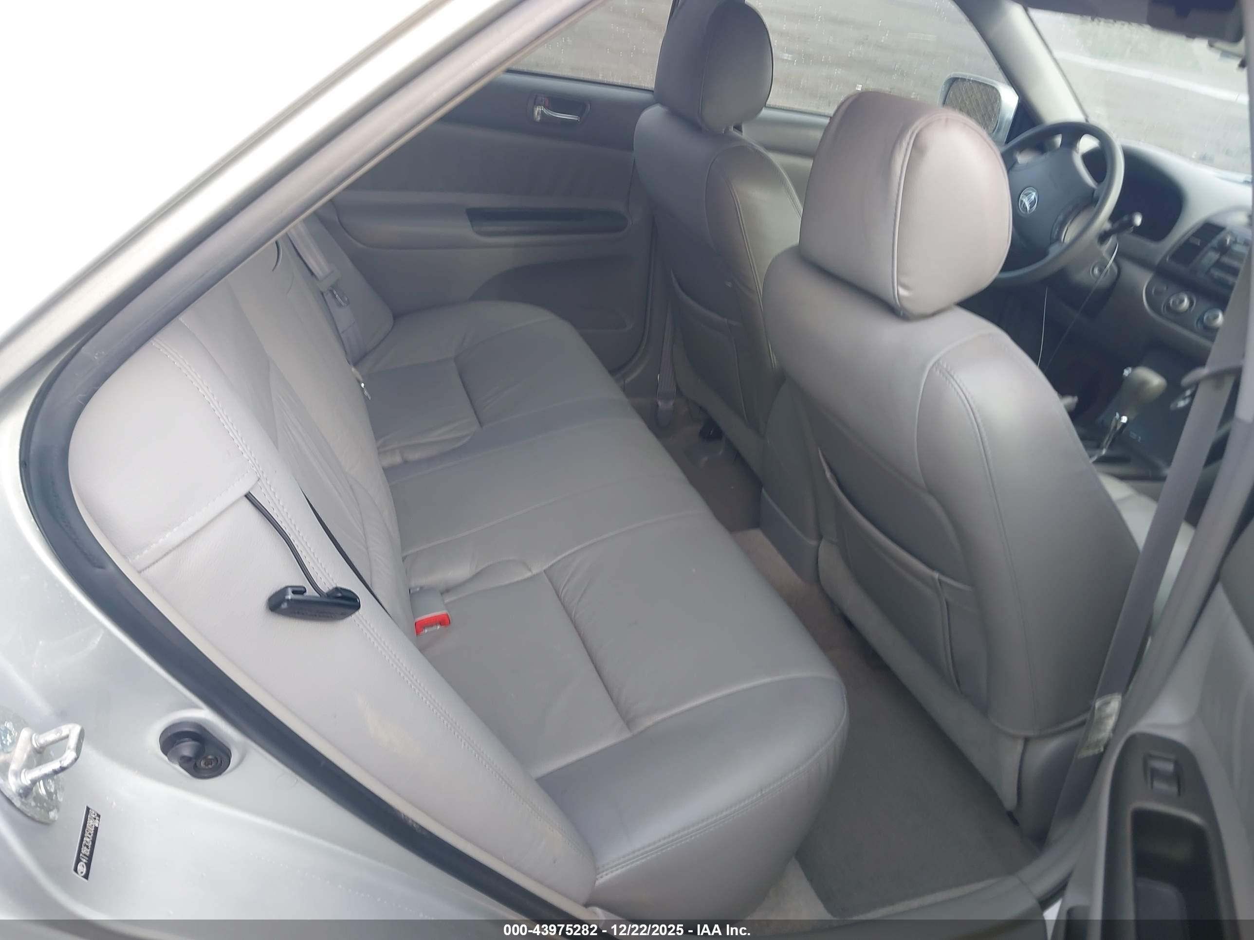 TOYOTA CAMRY image 8