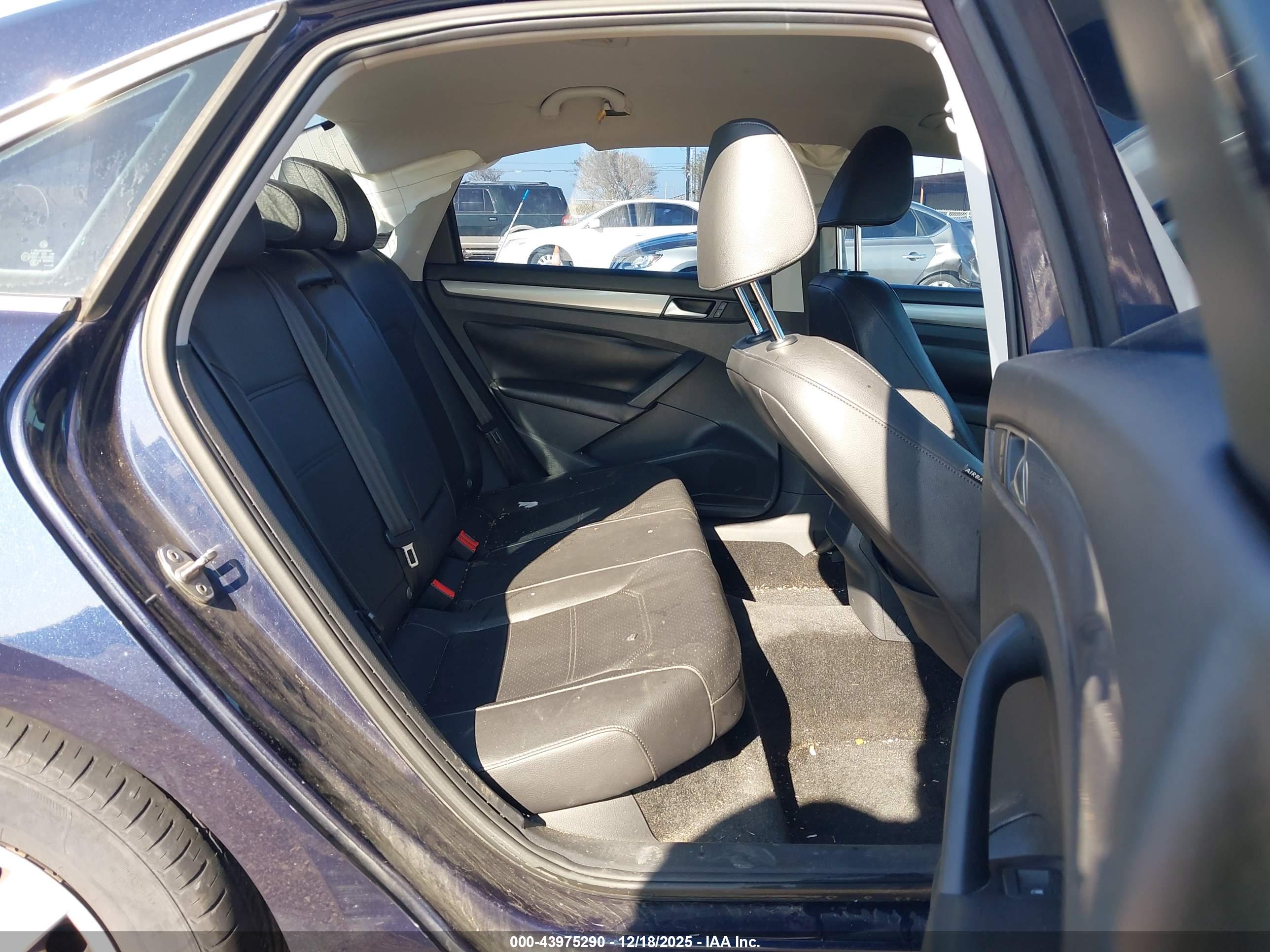 VOLKSWAGEN PASSAT image 8