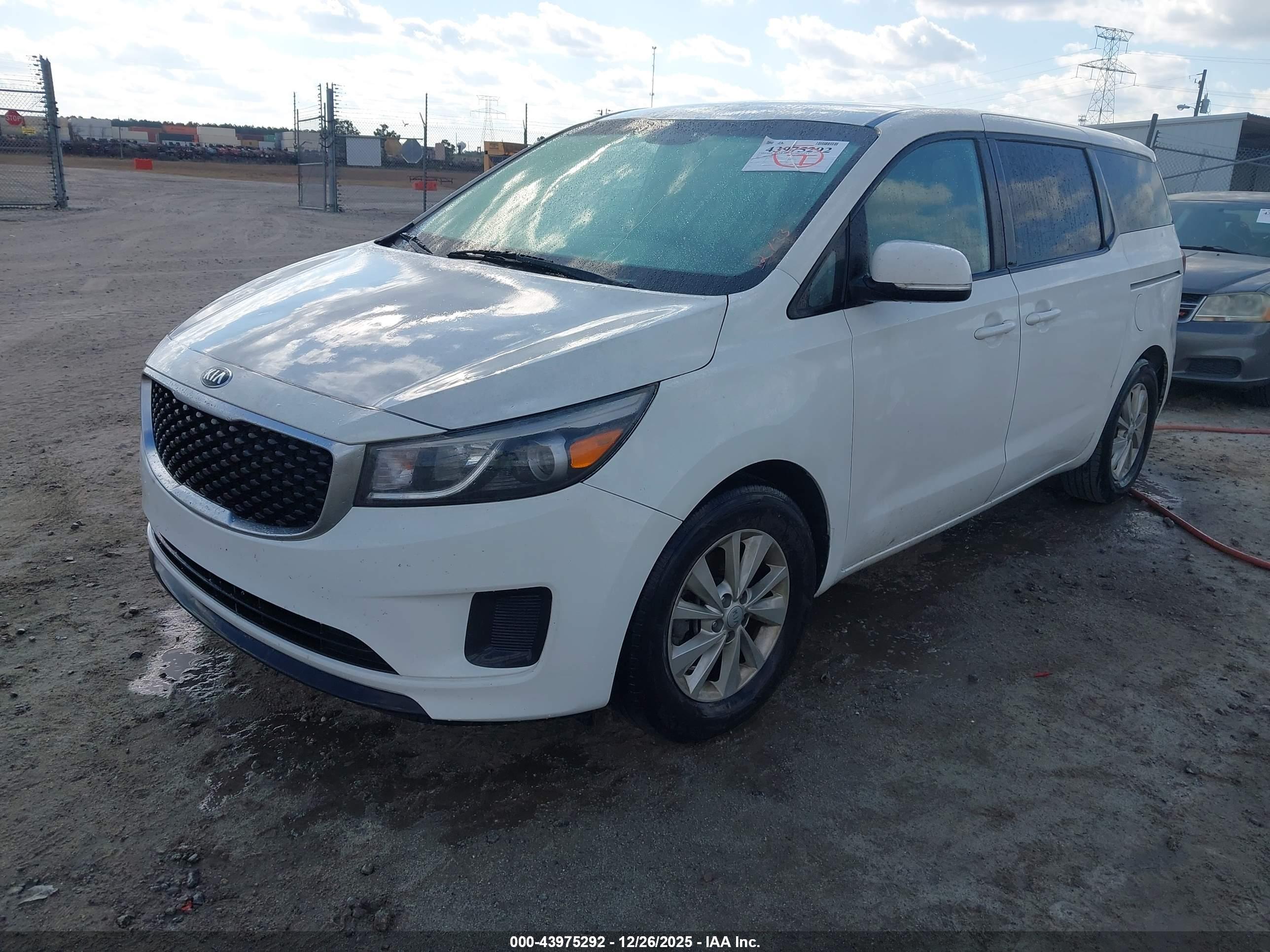 KIA SEDONA image 2