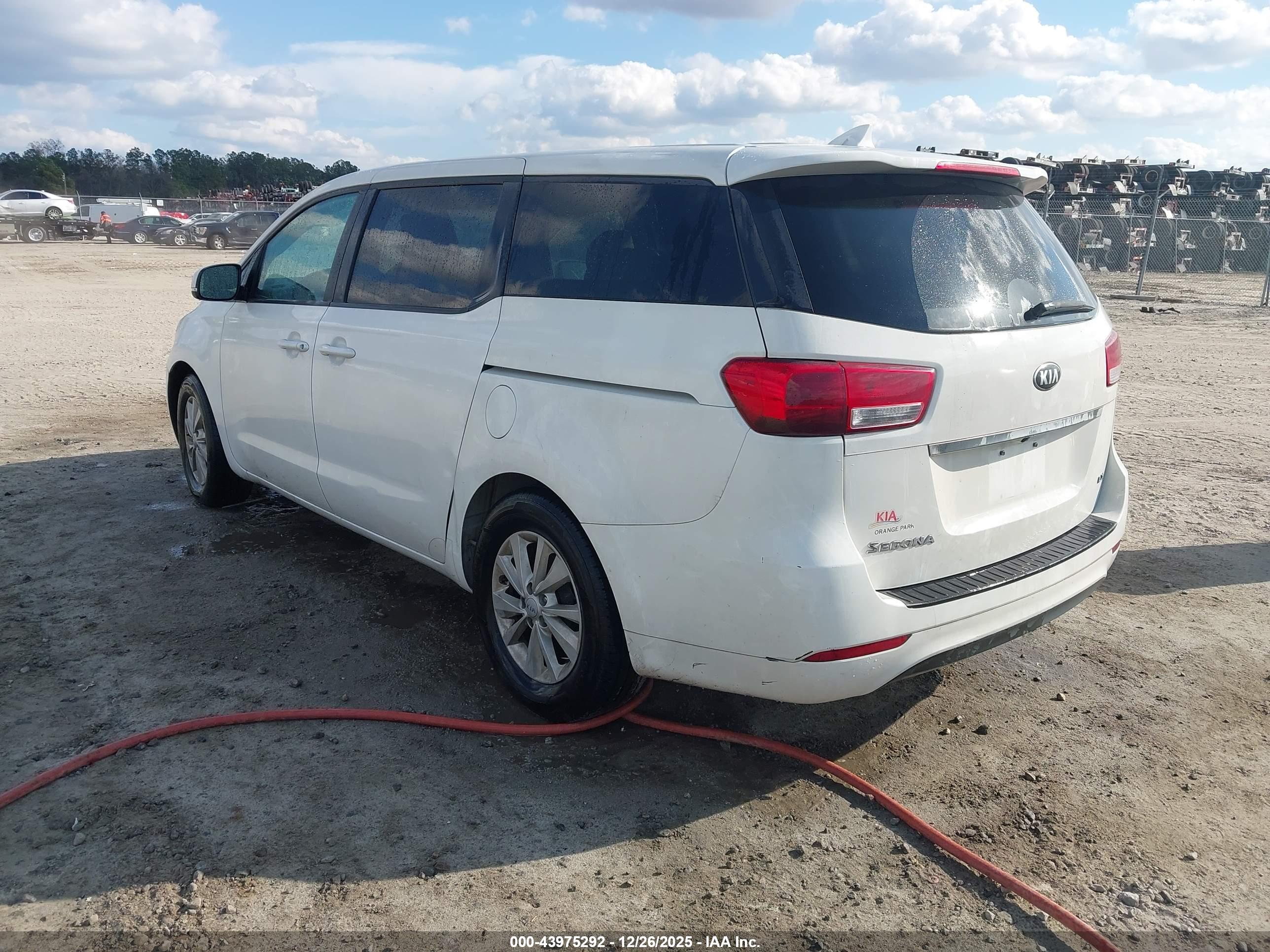 KIA SEDONA image 3