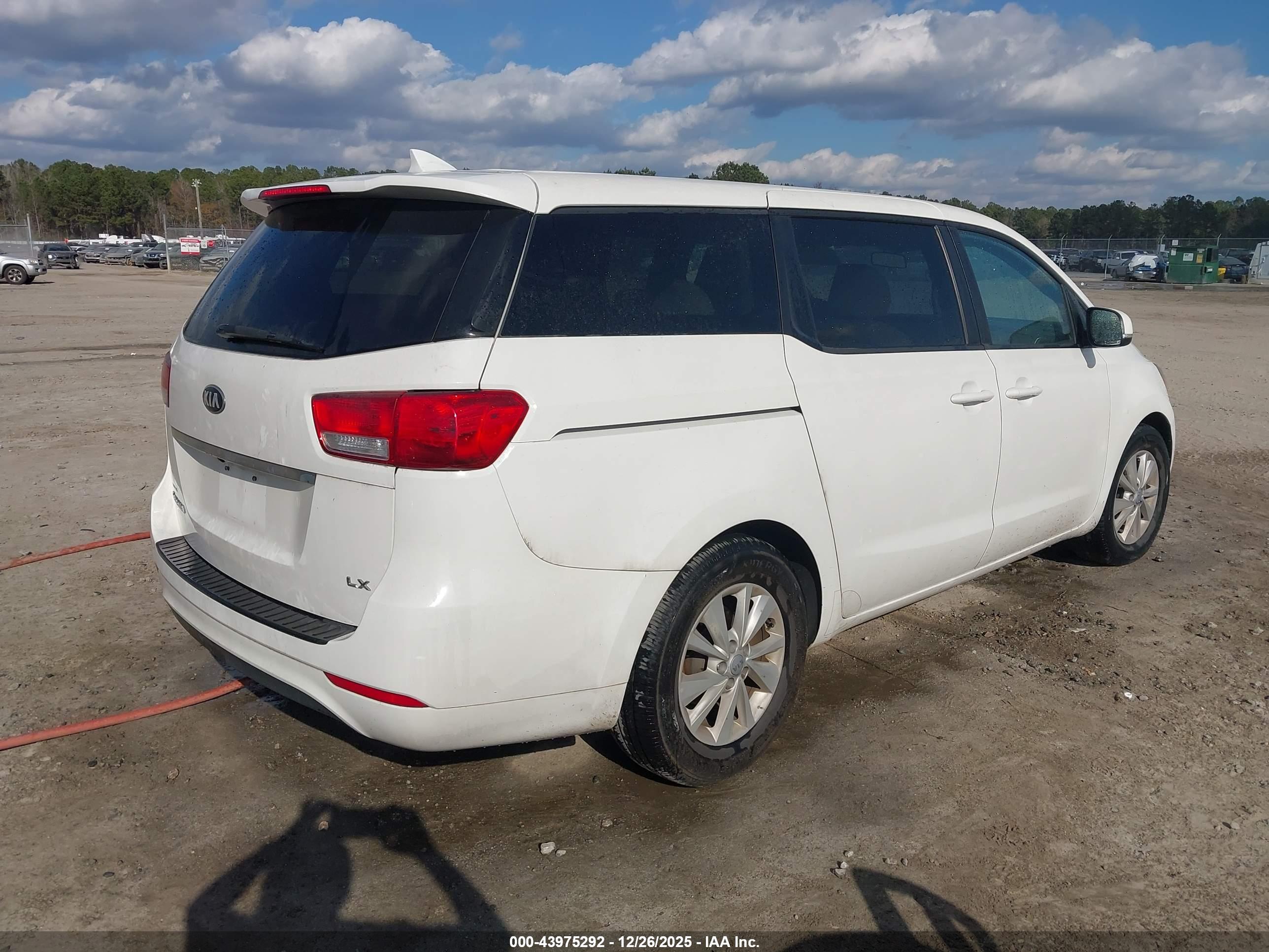 KIA SEDONA image 4