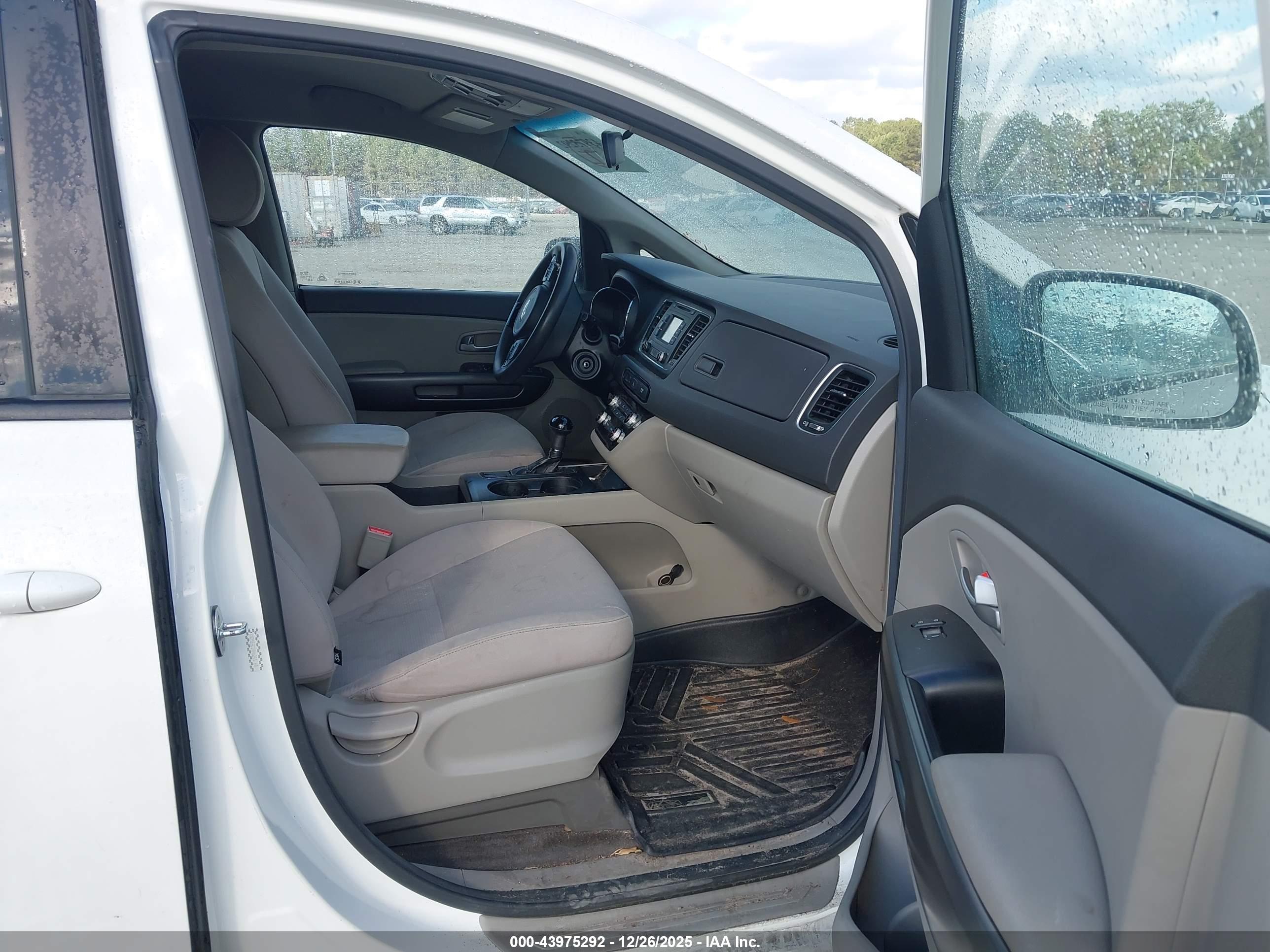 KIA SEDONA image 5