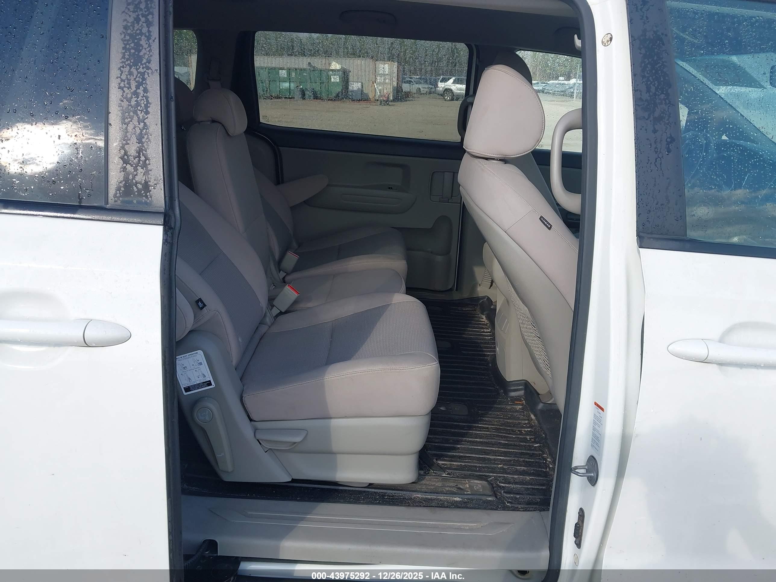KIA SEDONA image 8