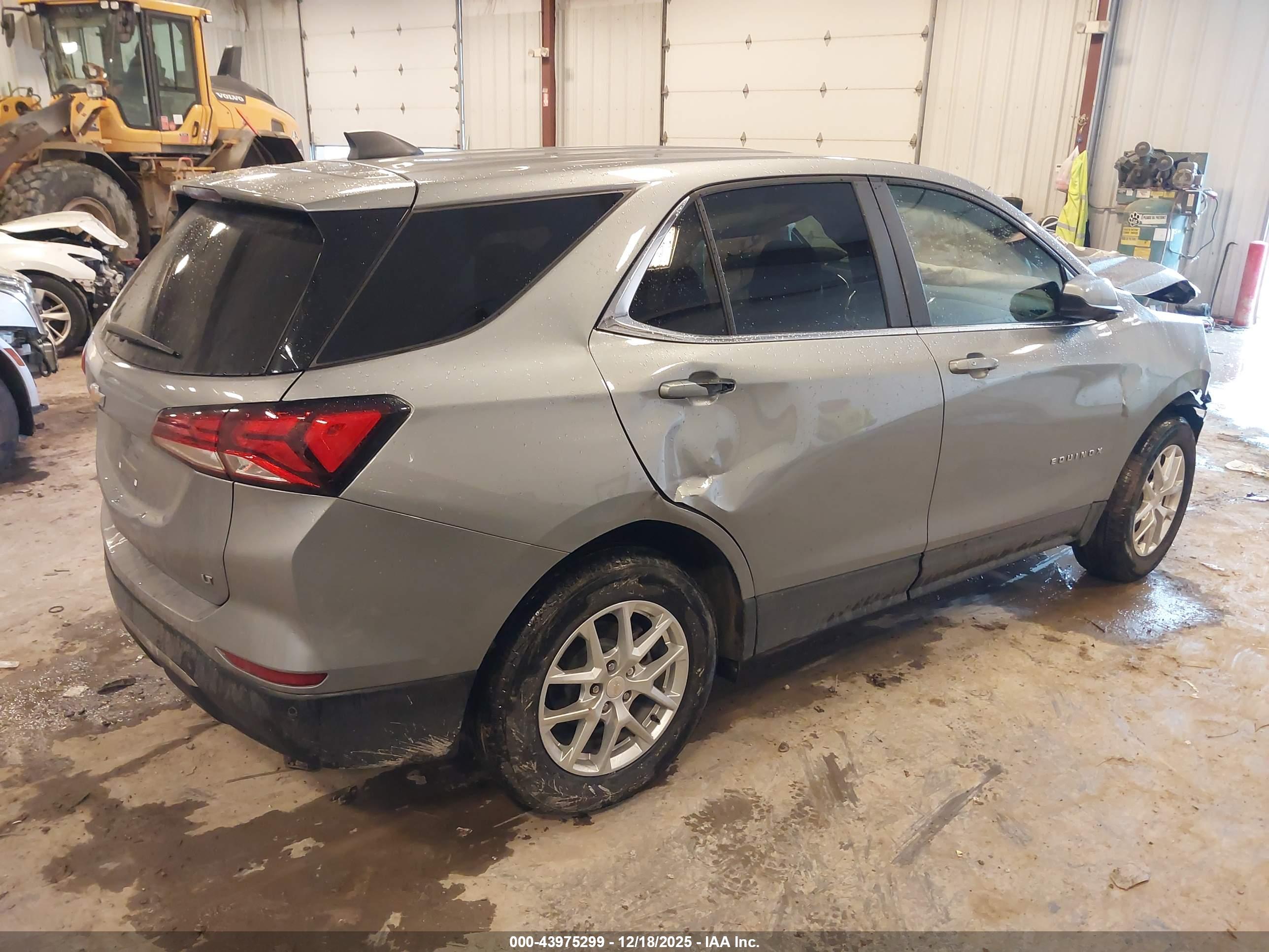 CHEVROLET EQUINOX image 4