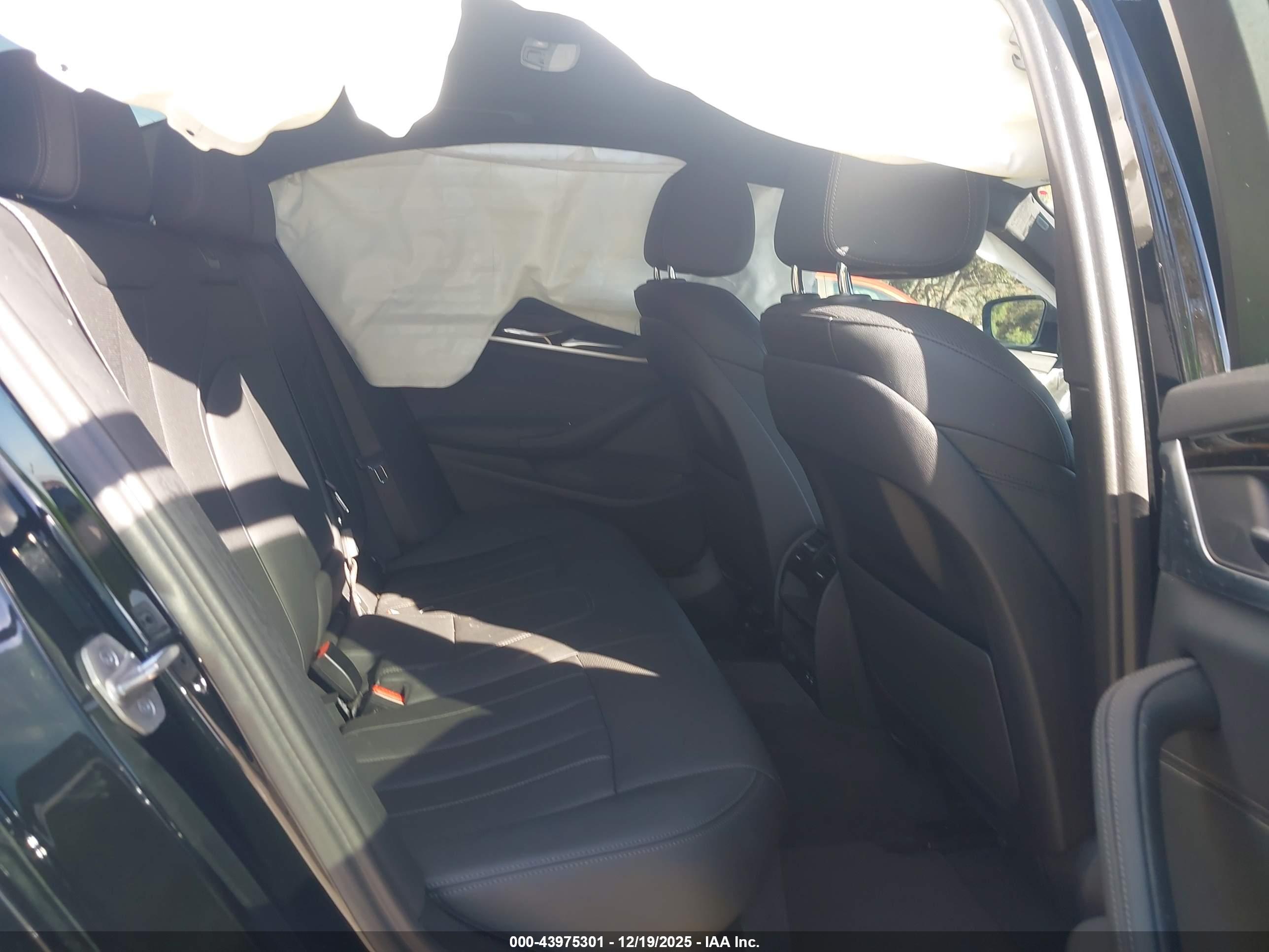 BMW 530E image 8