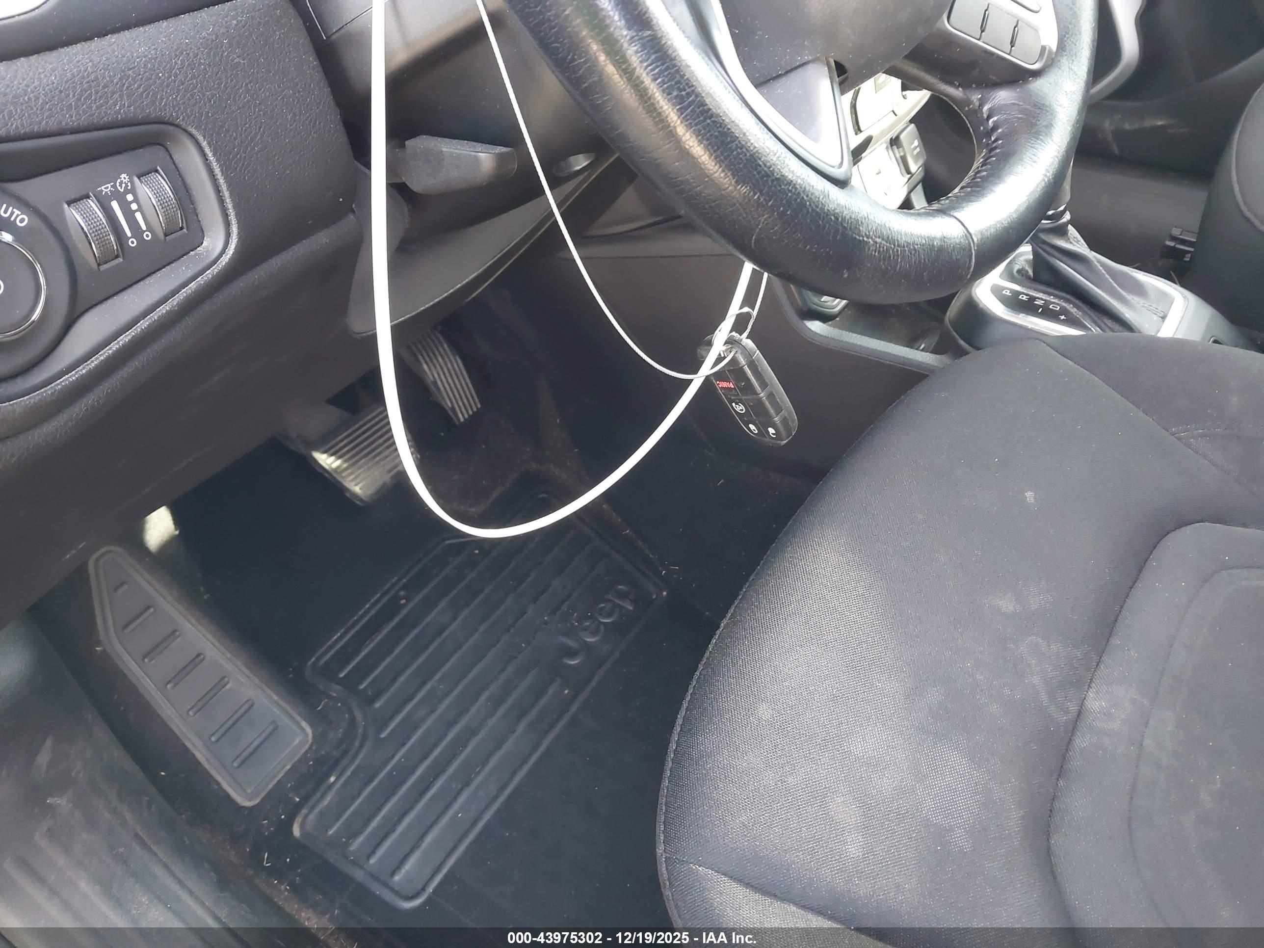 JEEP RENEGADE image 11