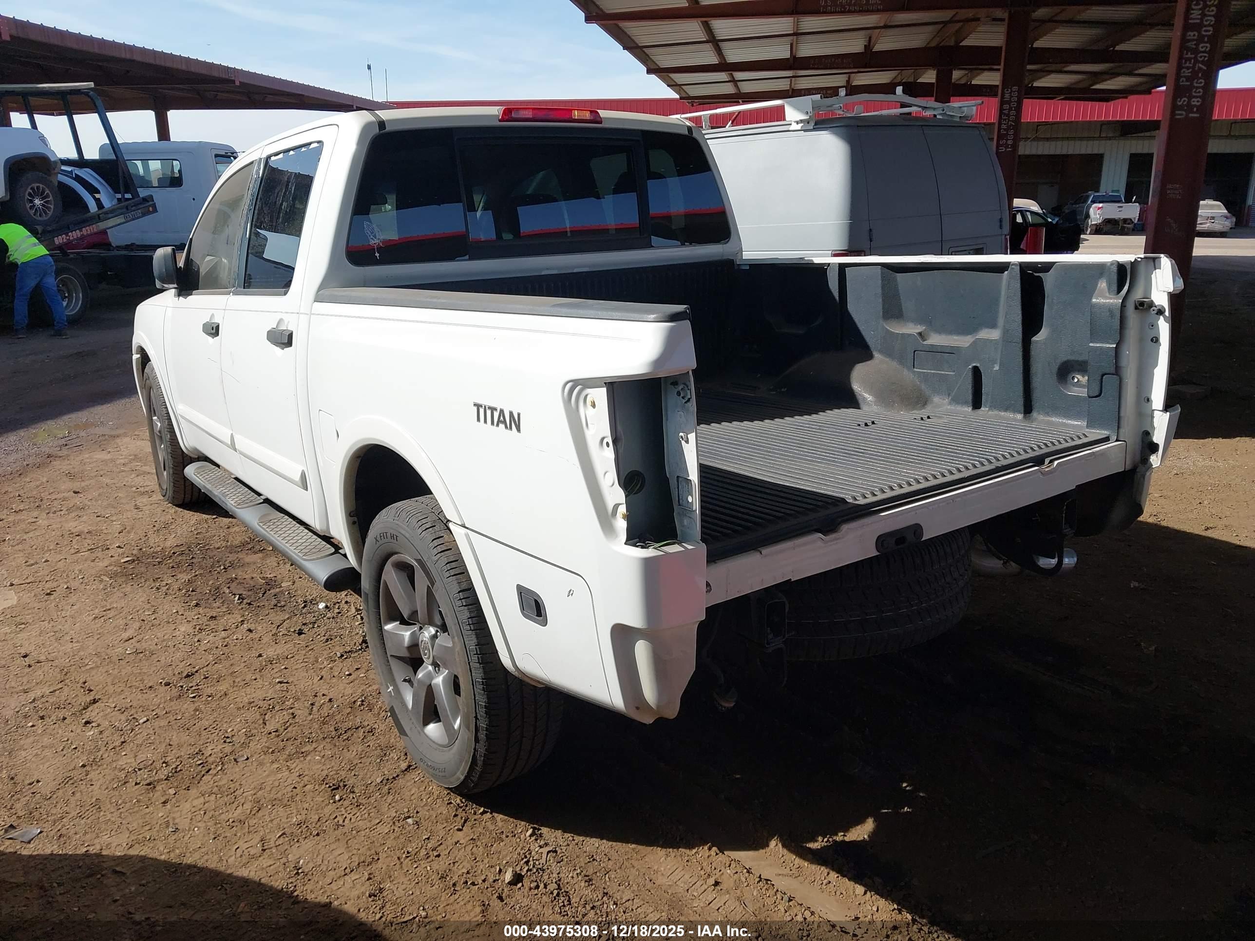 NISSAN TITAN image 3