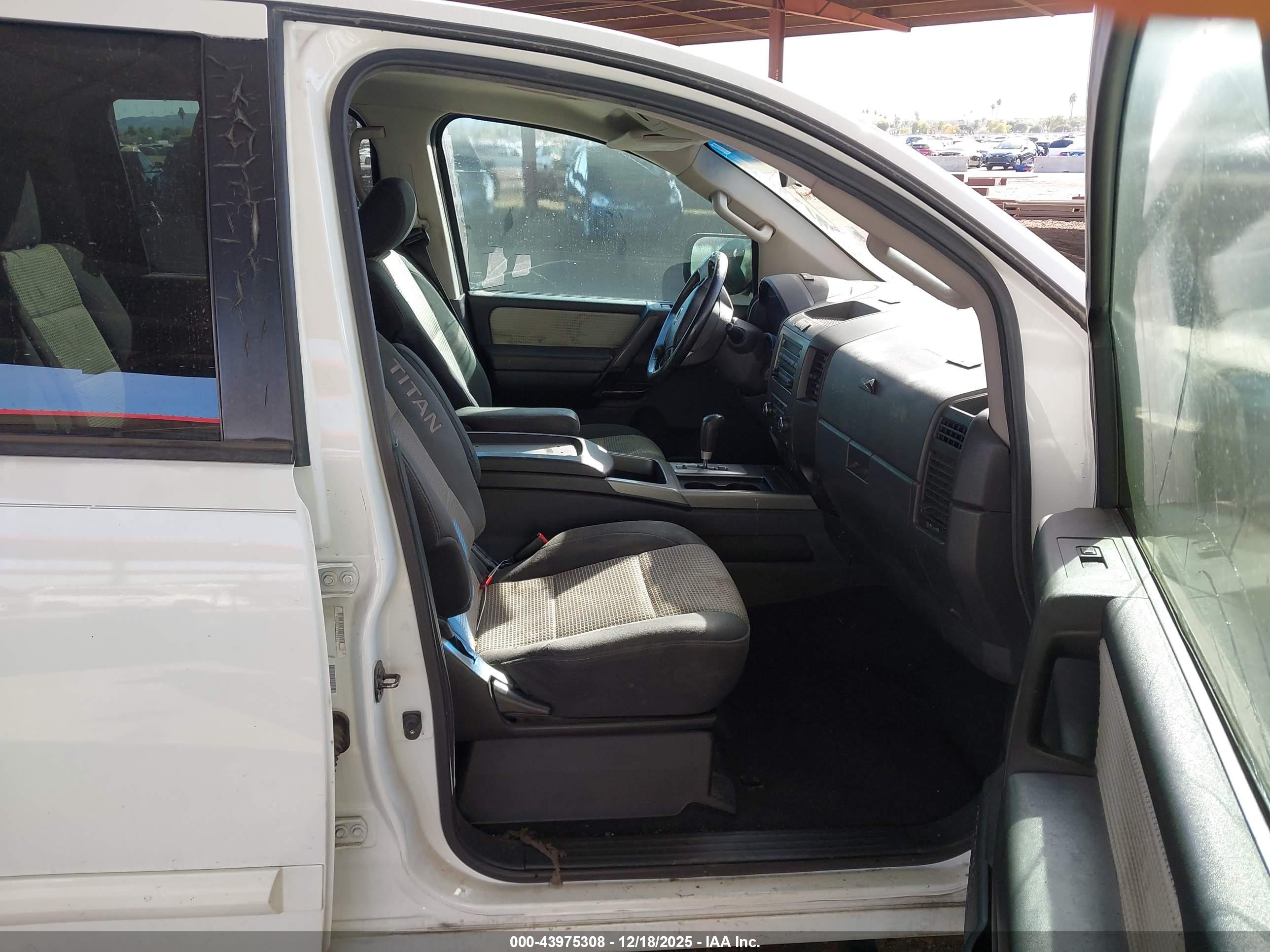 NISSAN TITAN image 5