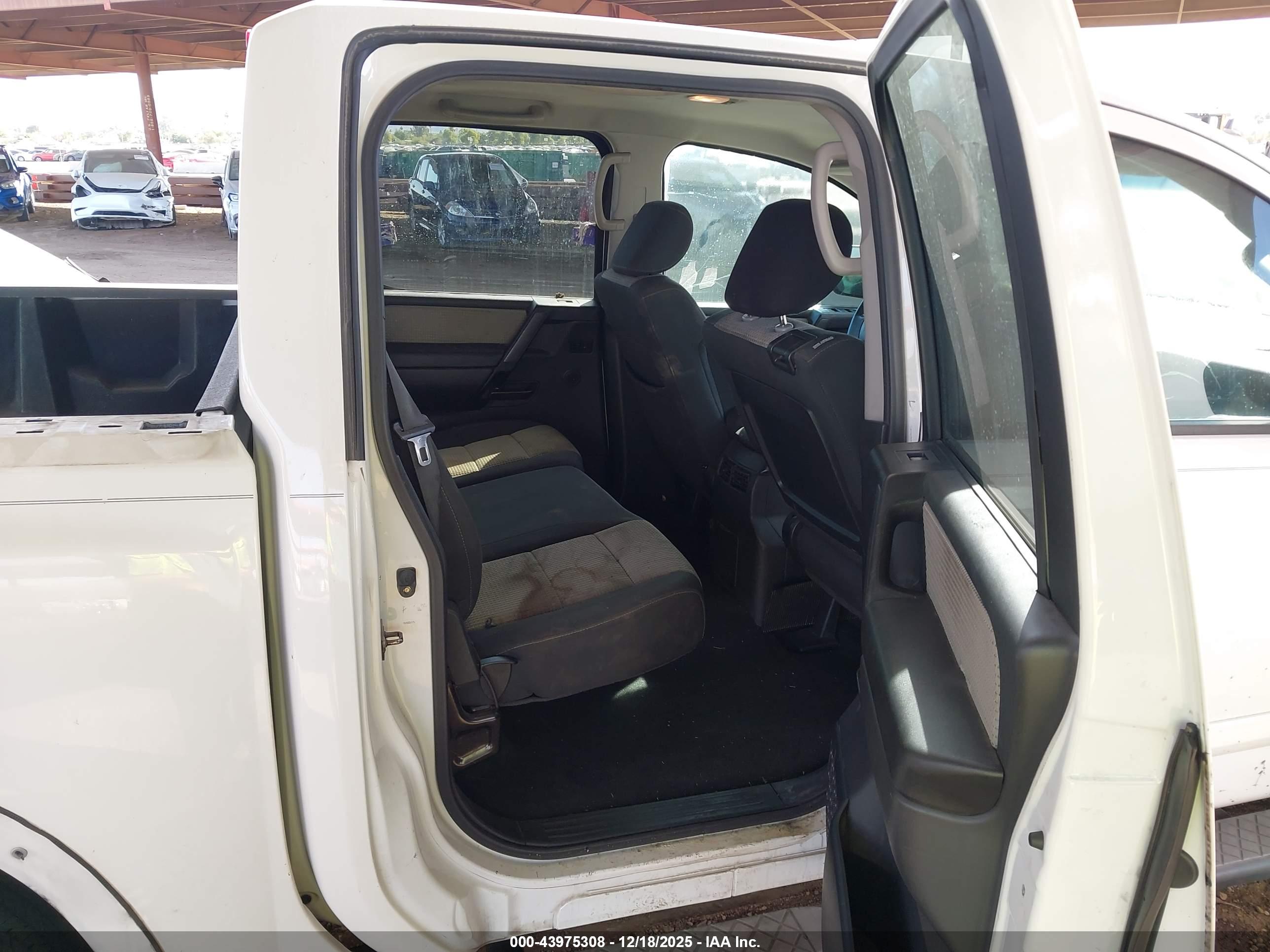 NISSAN TITAN image 8