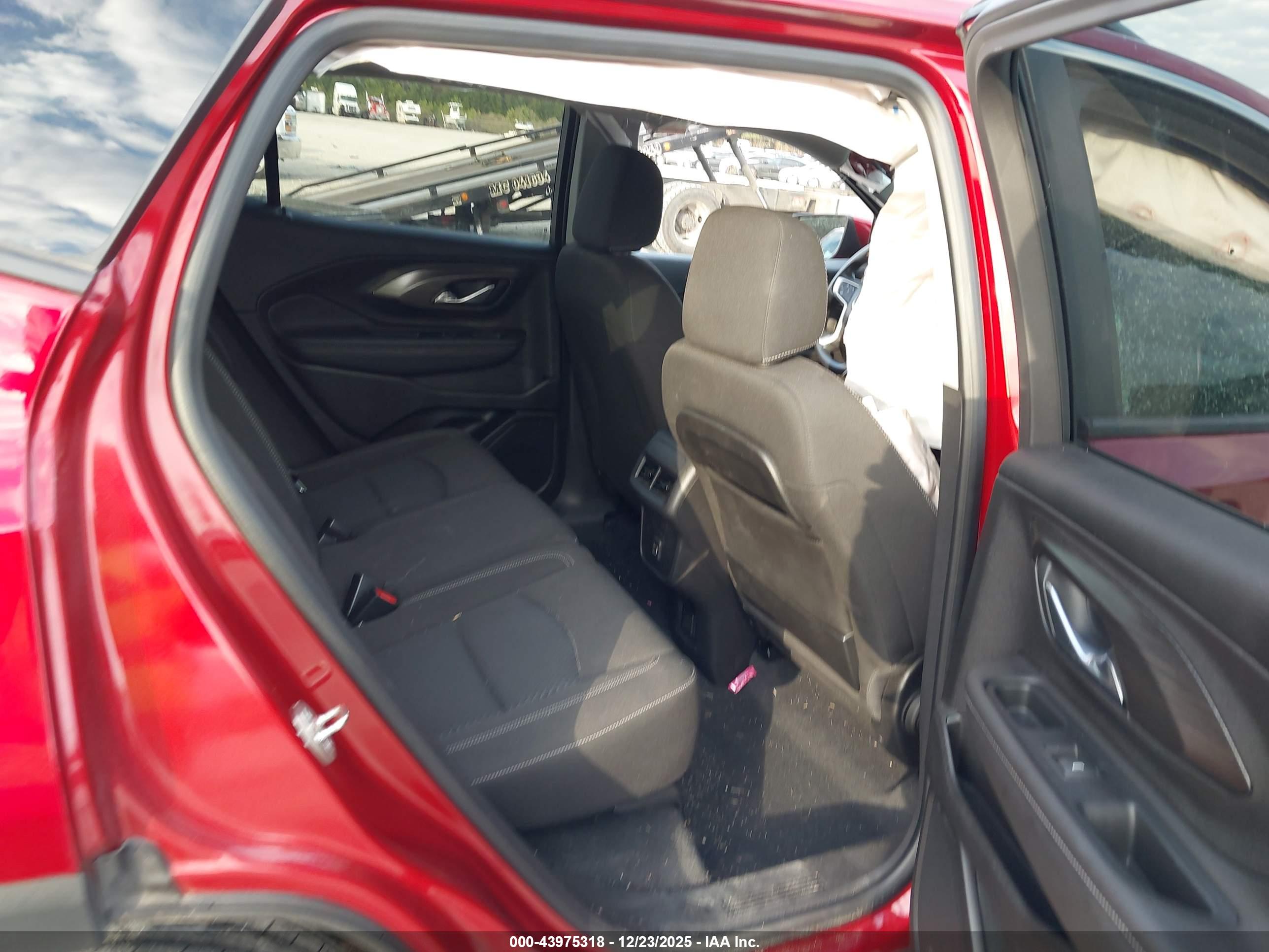 GMC TERRAIN image 8