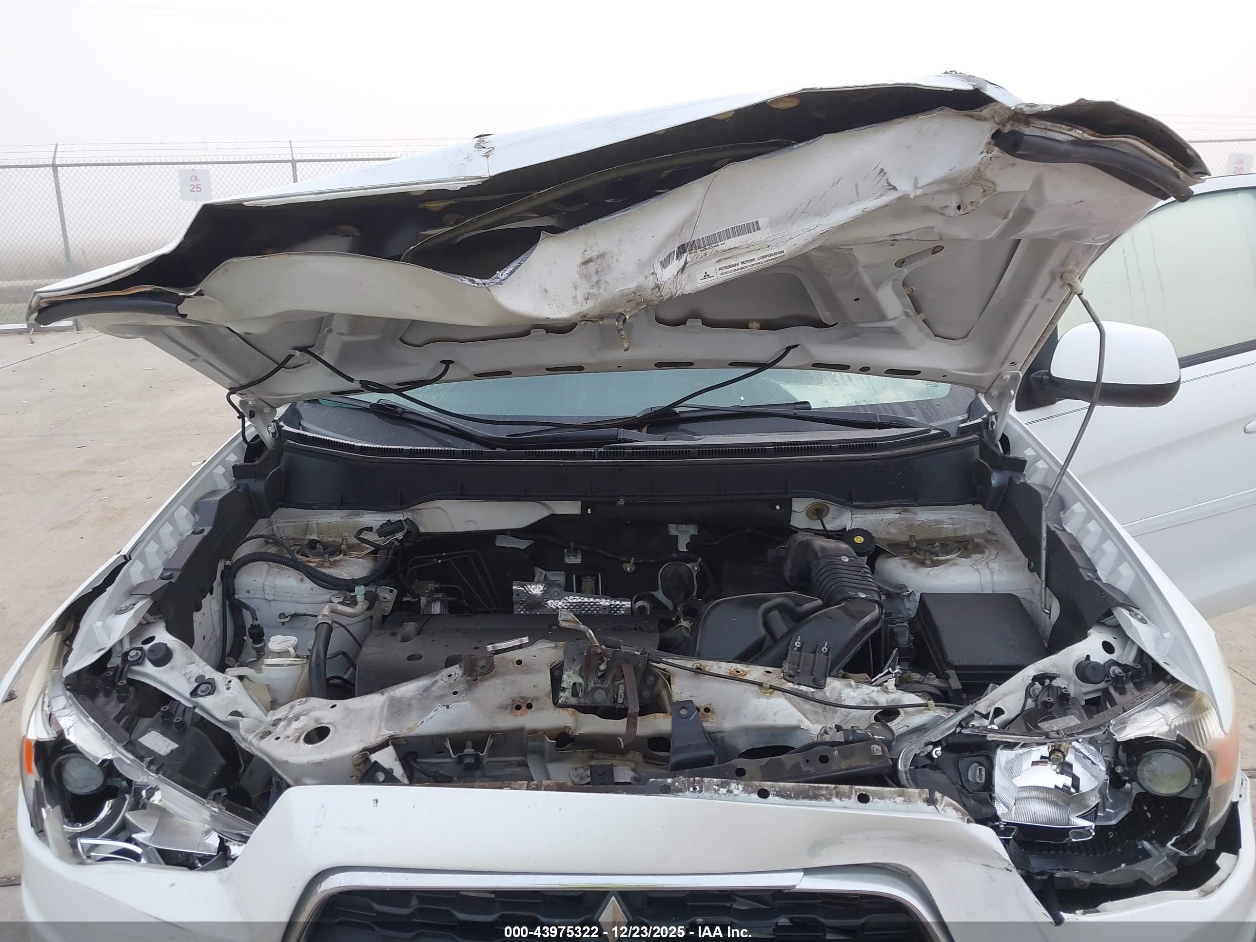 MITSUBISHI OUTLANDER image 10