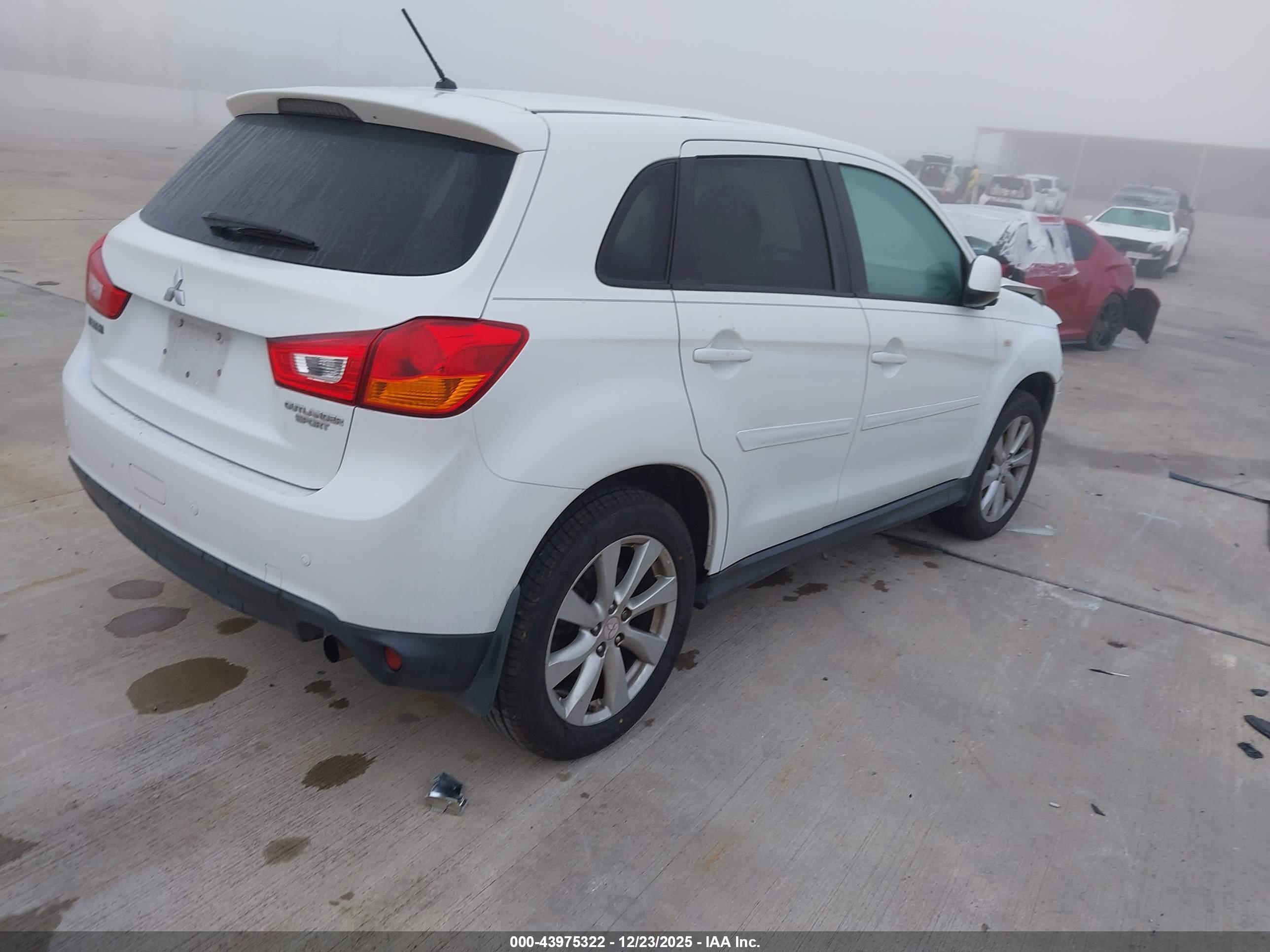 MITSUBISHI OUTLANDER image 4