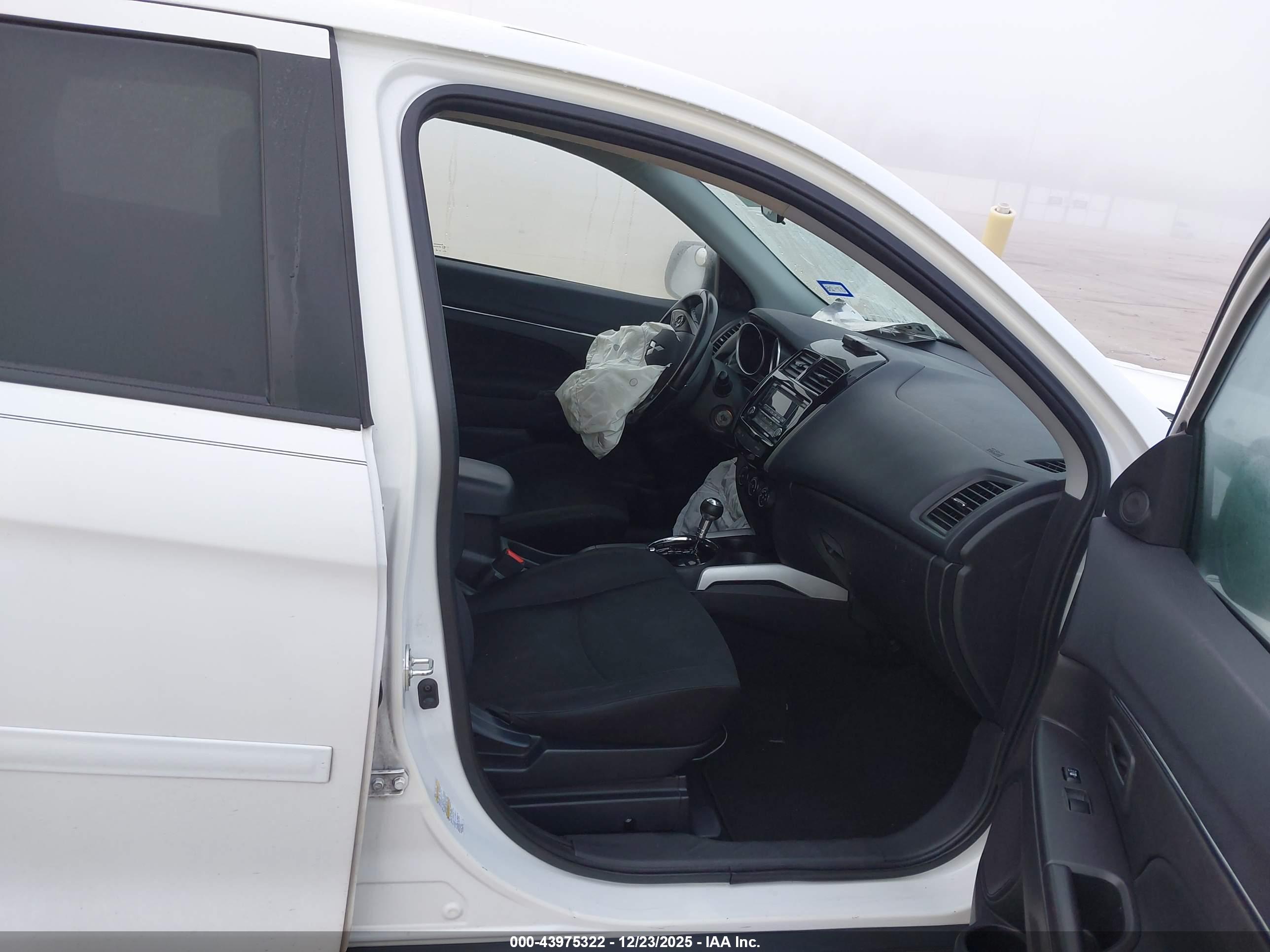MITSUBISHI OUTLANDER image 5