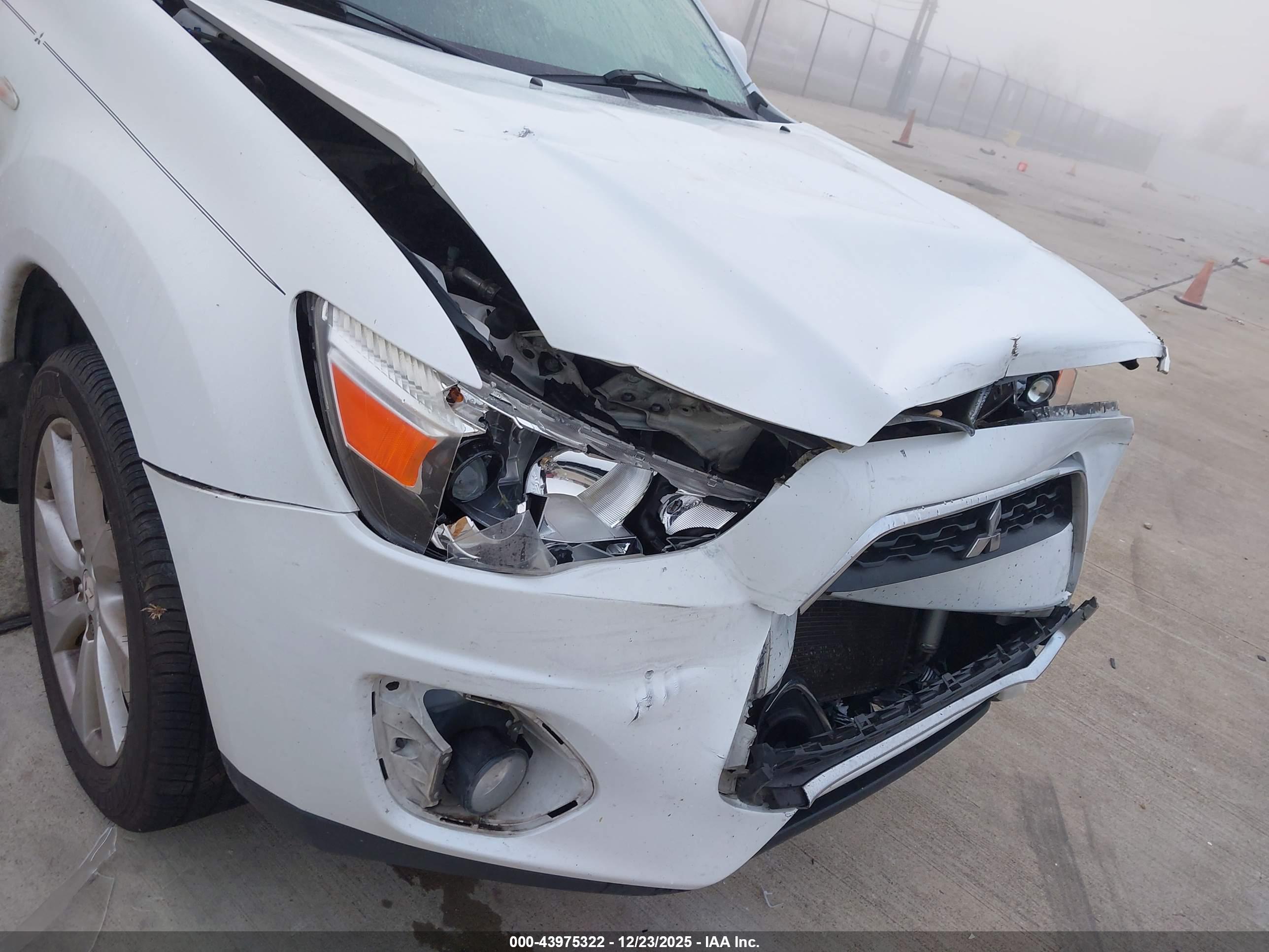 MITSUBISHI OUTLANDER image 6